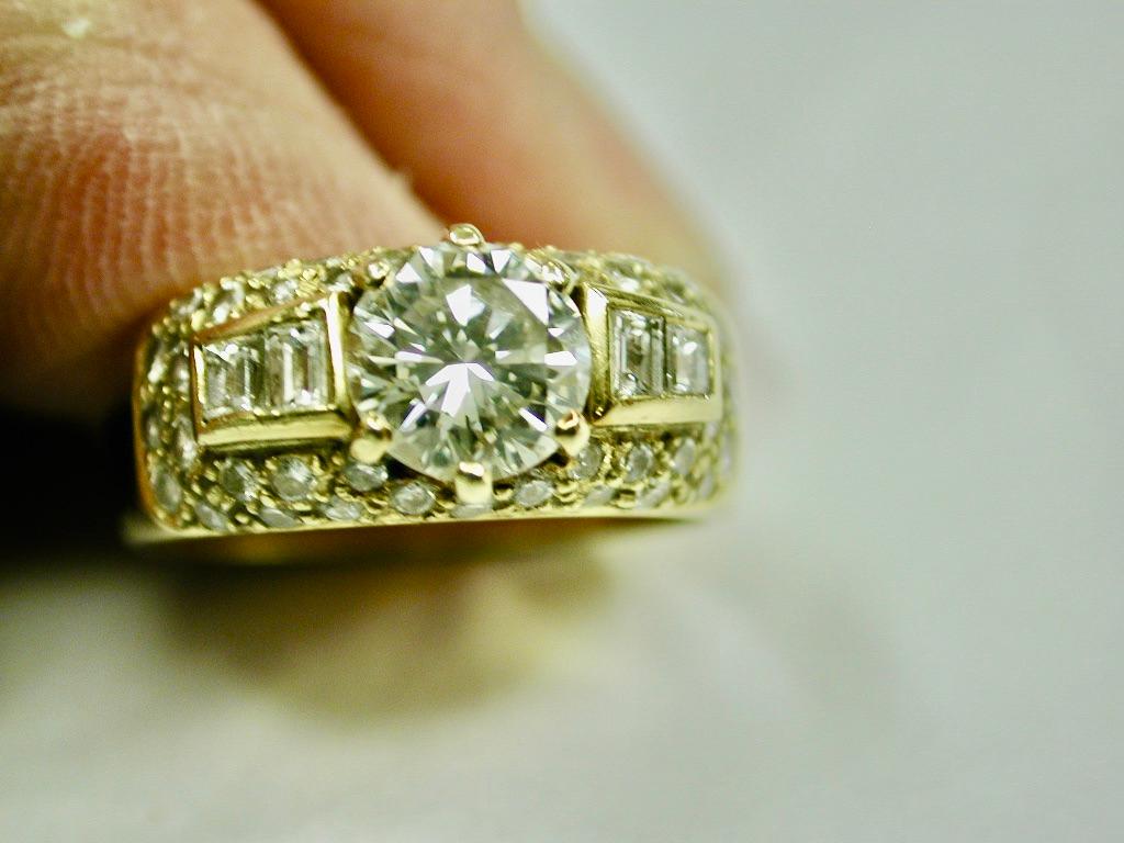 Brilliant Cut 18ct Gold Ring Set with 1 Carat Diamond Centre Stone and a Cluster of Diamonds For Sale