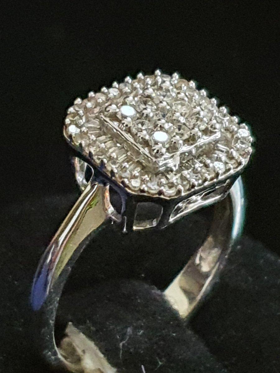 Art Déco Anello in oro 18 ct con pavé di diamanti in vendita