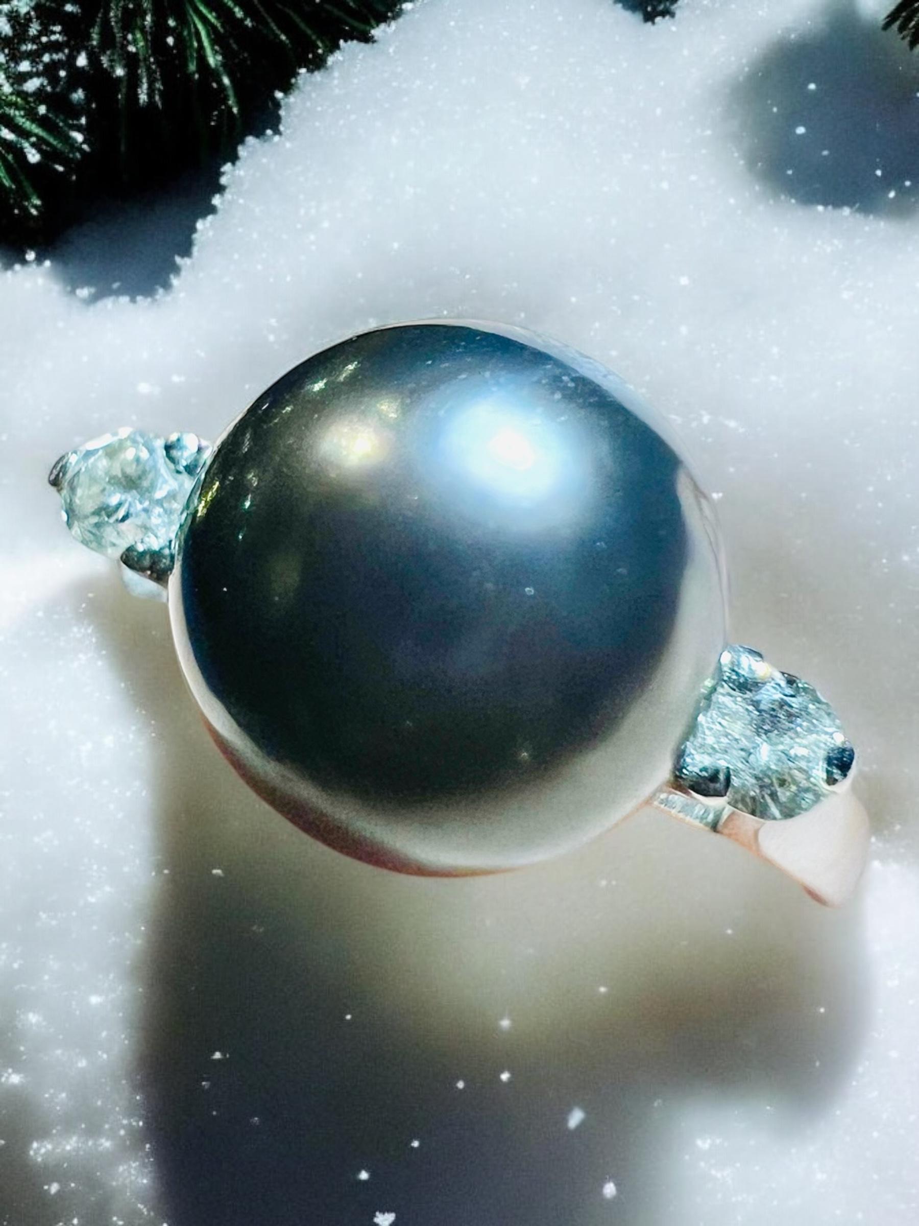 18ct Gold Ring Set With A Pearl Of Gray Culture Surrounded By 2 Diamonds For Sale 6