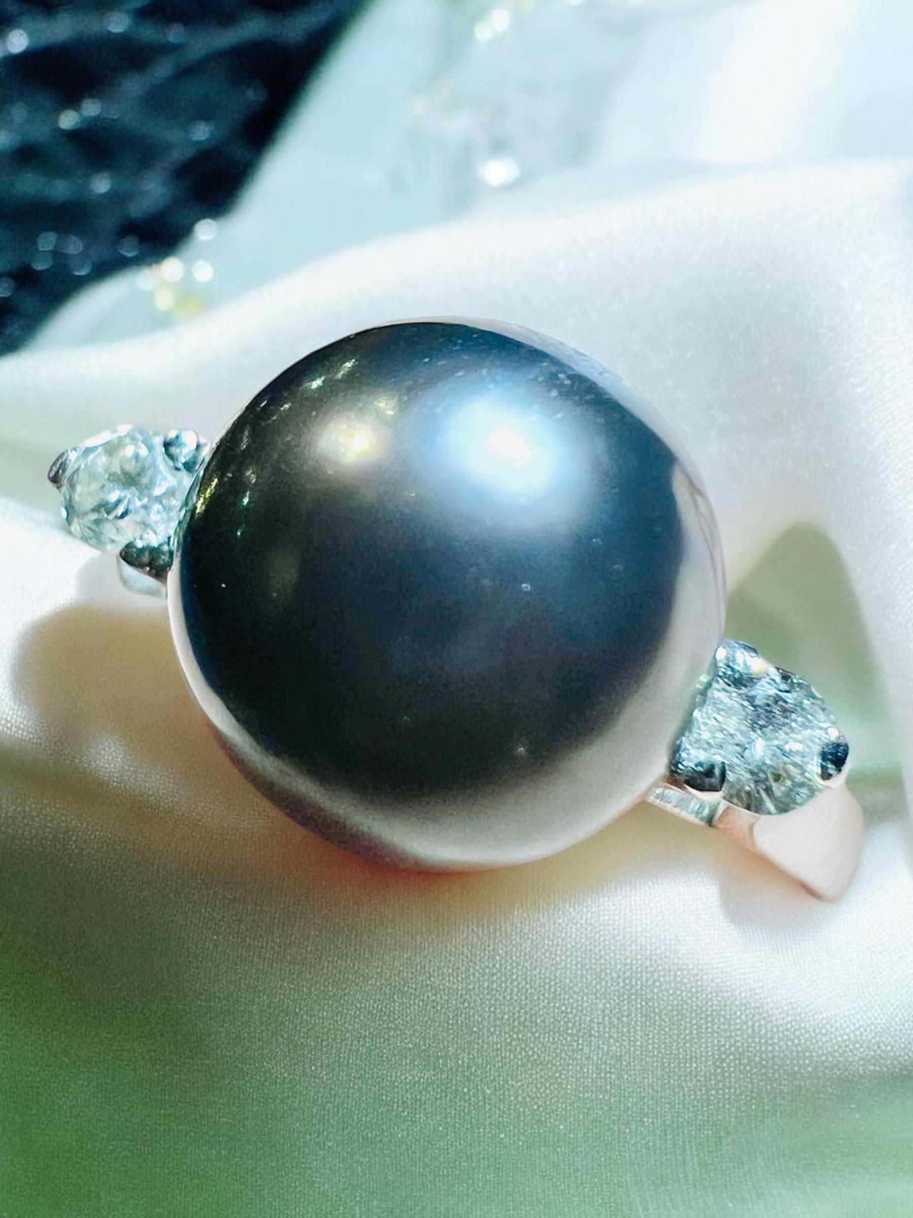 18ct Gold Ring Set With A Pearl Of Gray Culture Surrounded By 2 Diamonds For Sale 7