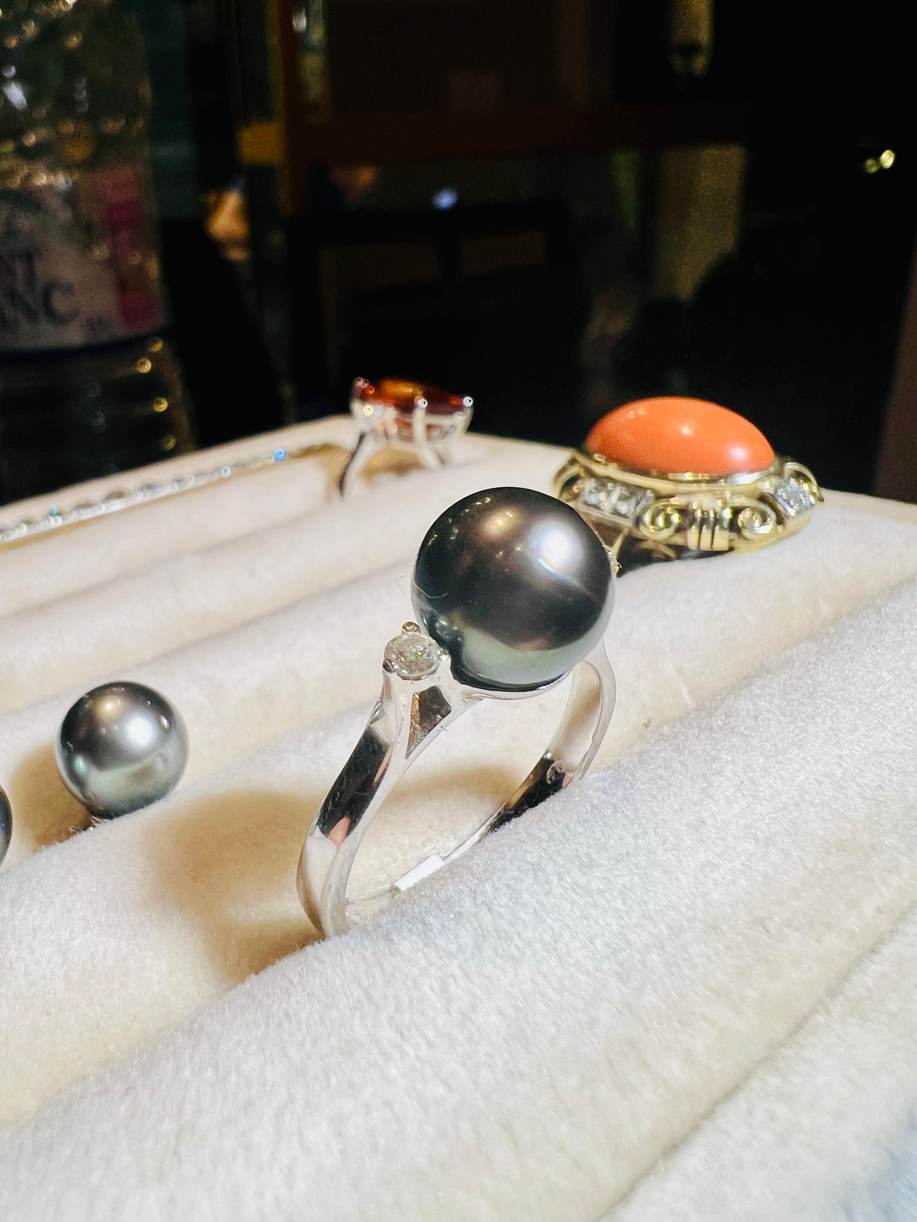 18ct gold ring set with a grey cultured pearl and 2 brilliants 
total weight :4gr
size :56
Free resizing
pearl diameter : 0.80cm