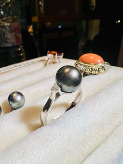 18ct Gold Ring Set With A Pearl Of Gray Culture Surrounded By 2 Diamonds