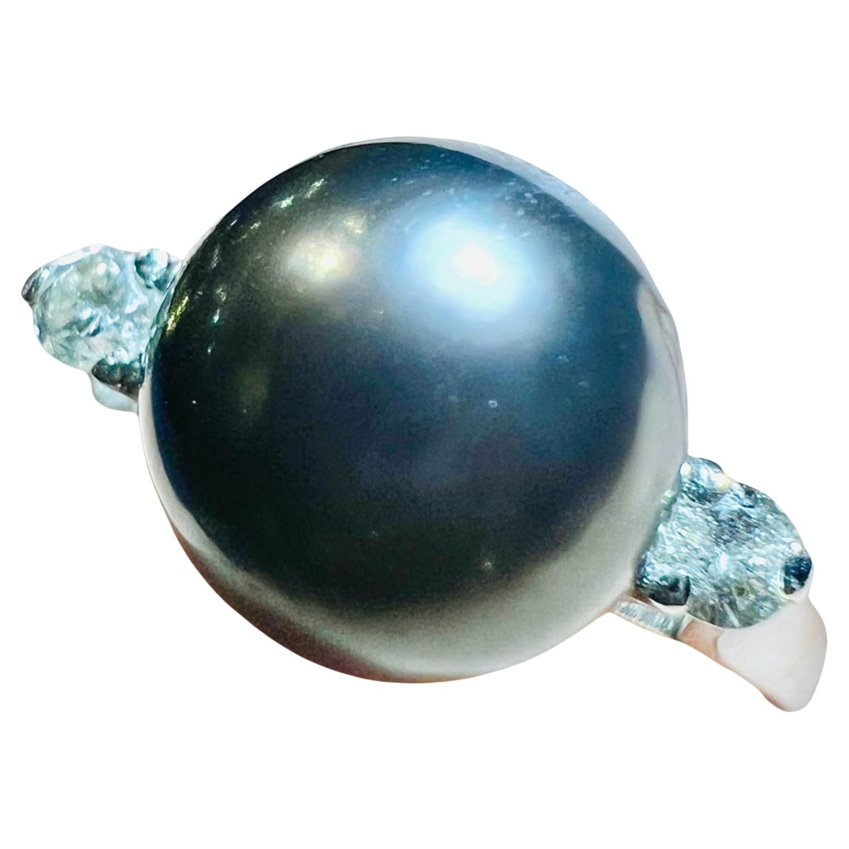 18ct Gold Ring Set With A Pearl Of Gray Culture Surrounded By 2 Diamonds For Sale