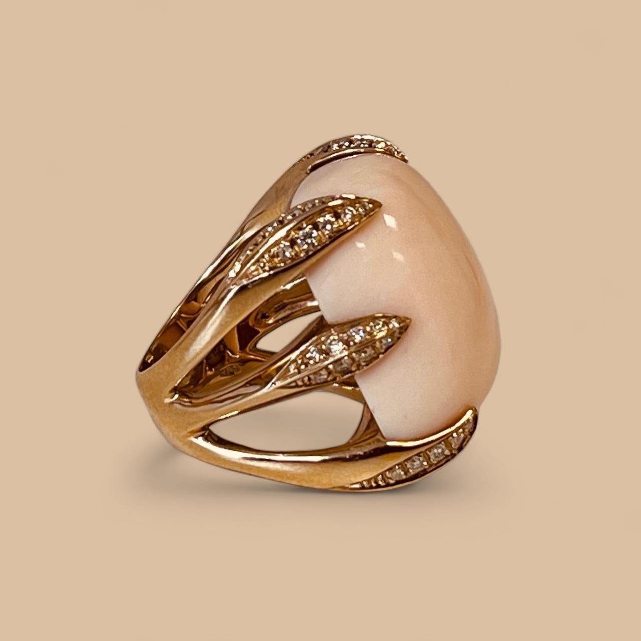 18ct Gold Ring Set With An Angel Skin Coral Held By Six Heavy Diamond Set Claws For Sale 10