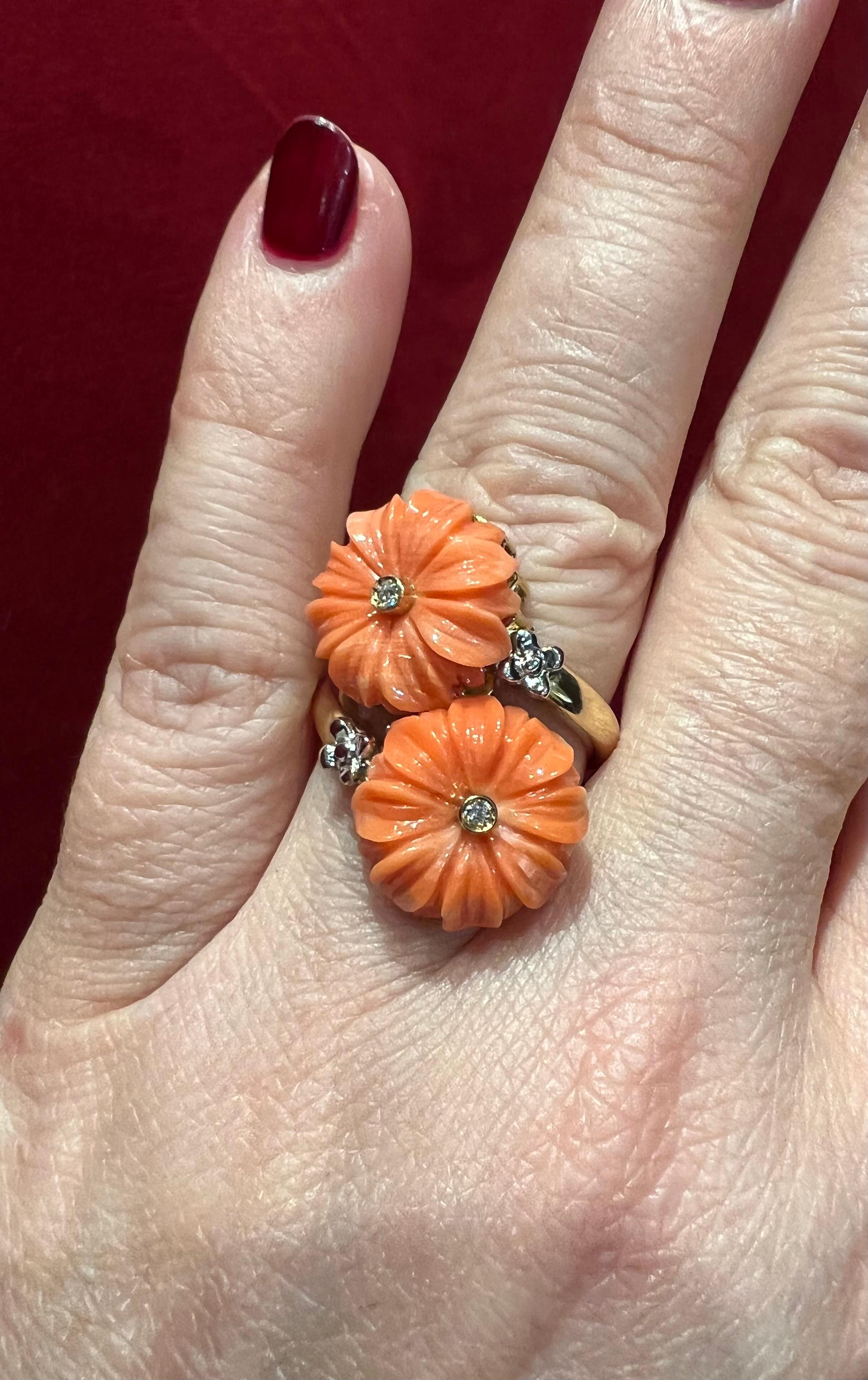 Superb 18ct gold ring in the spirit of “toi et moi”, set with 2 coral pieces carved in the shape of a flower. 
each with a brilliant-cut coral heart.
total weight: 10.87gr
size: 55 
proportion of decorated part :
length: approx. 2.8cm 
width: