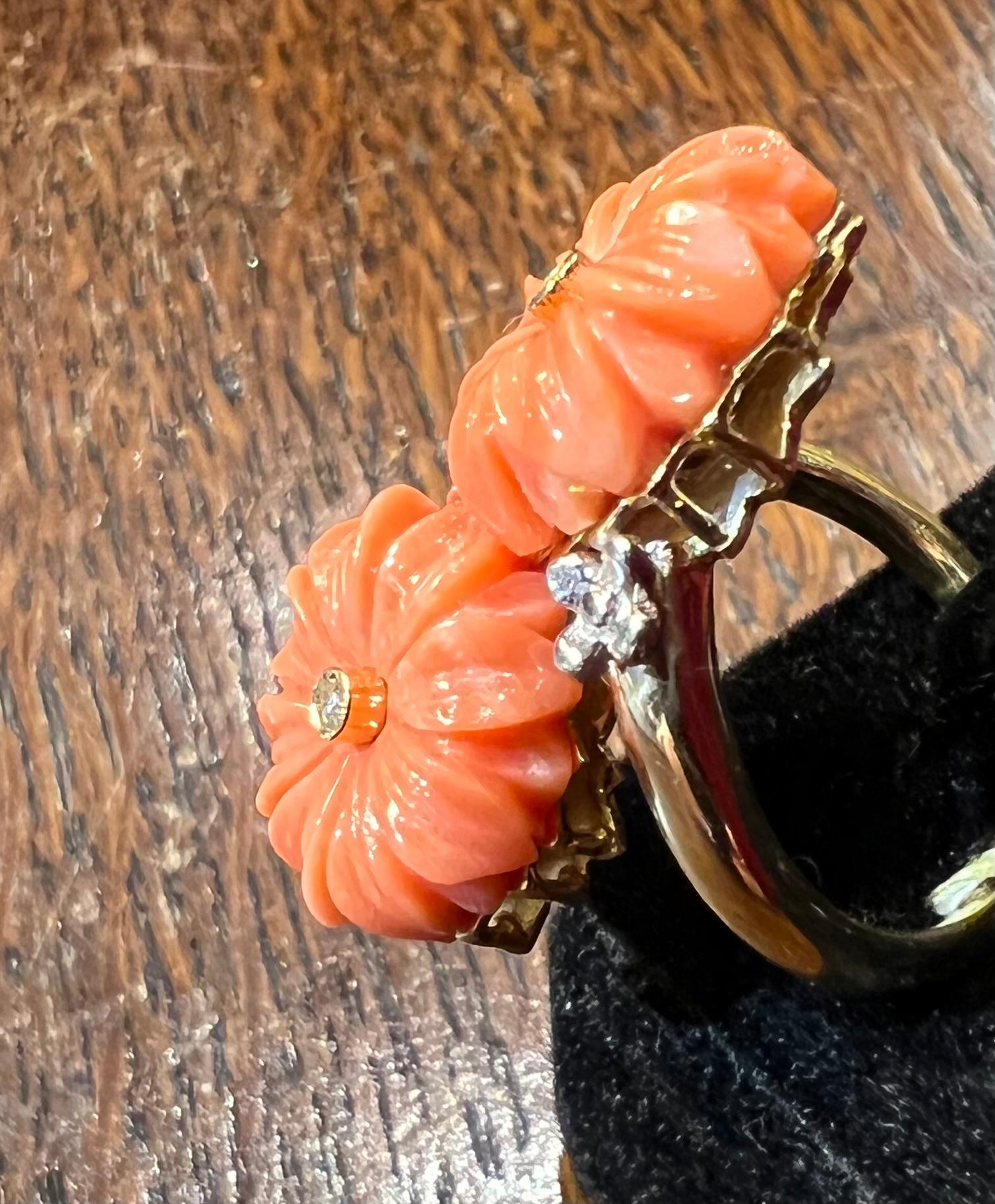 18ct Gold Ring Set With Flowers In Coral And Brilliants For Sale 2