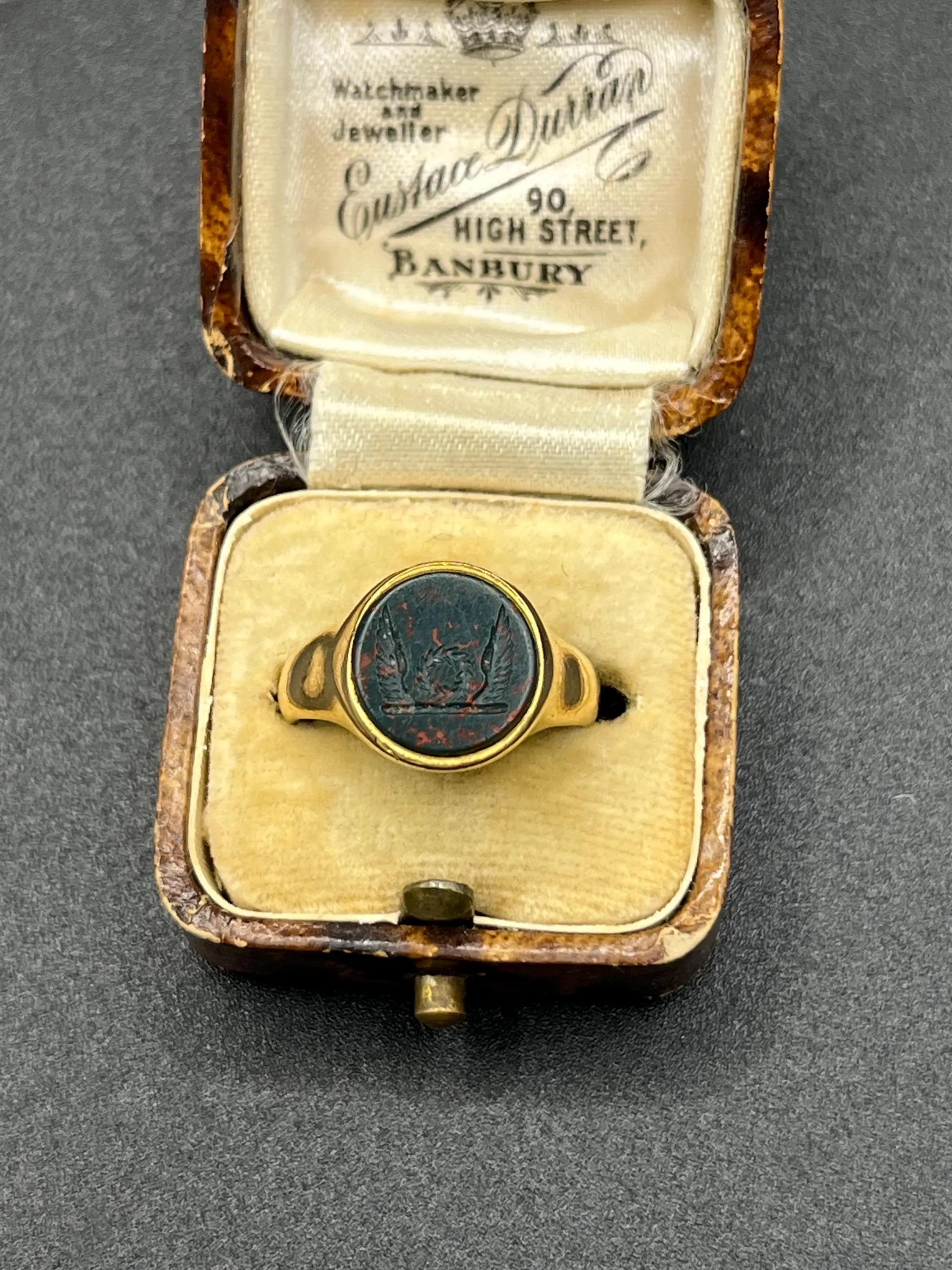 Anello Signet in oro 18 ct, pietra sanguigna rotonda incisa, con marchio Birmingham 1915 in vendita 7