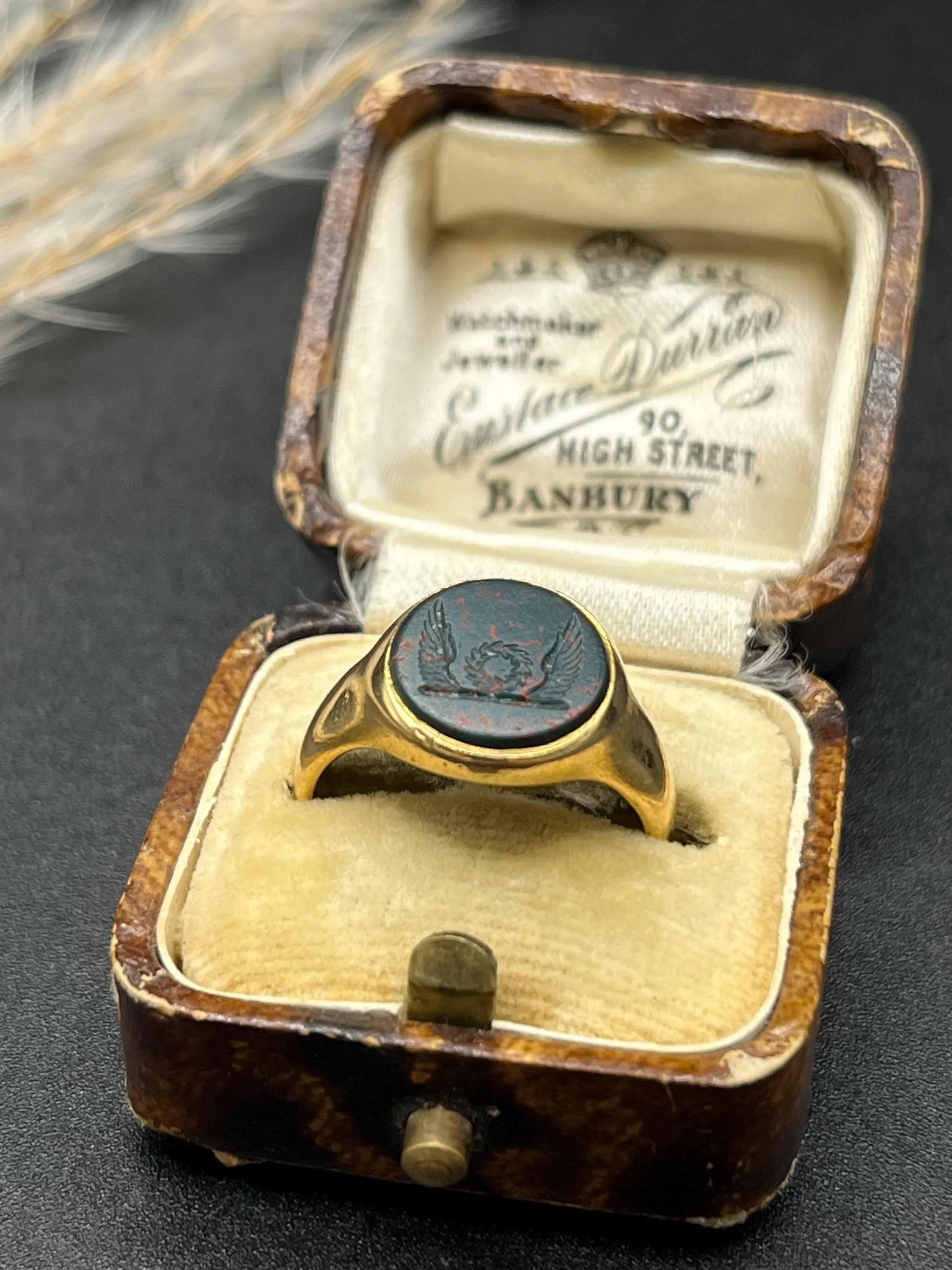 da uomo o donna Anello Signet in oro 18 ct, pietra sanguigna rotonda incisa, con marchio Birmingham 1915 in vendita