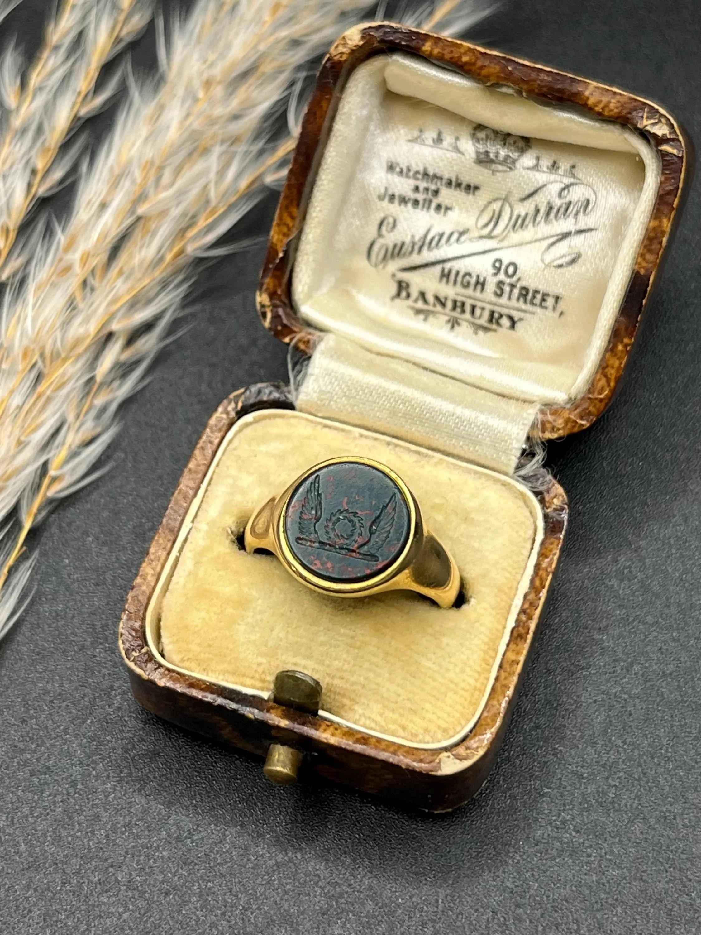 Anello Signet in oro 18 ct, pietra sanguigna rotonda incisa, con marchio Birmingham 1915 in vendita 1