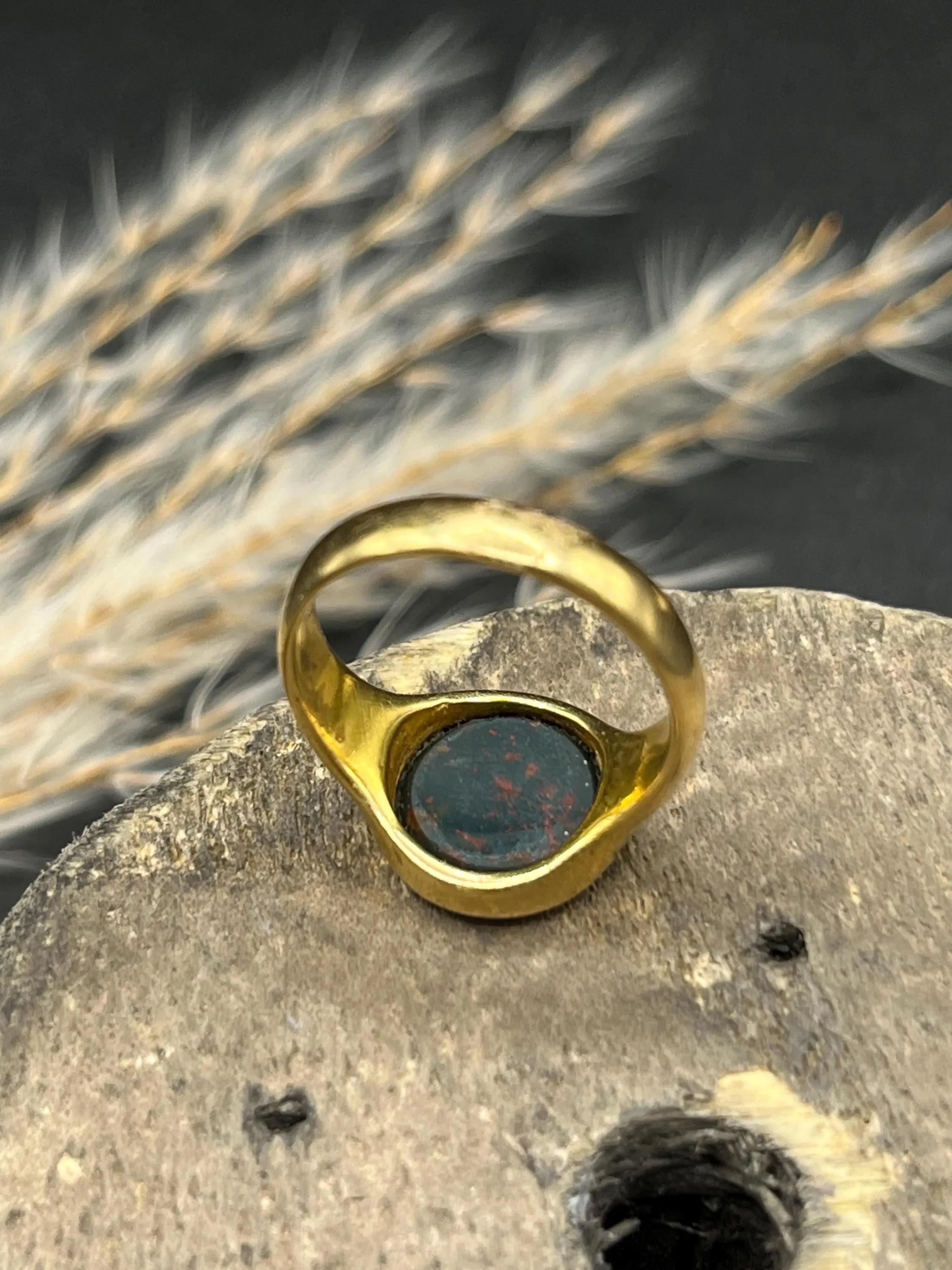 Anello Signet in oro 18 ct, pietra sanguigna rotonda incisa, con marchio Birmingham 1915 in vendita 4