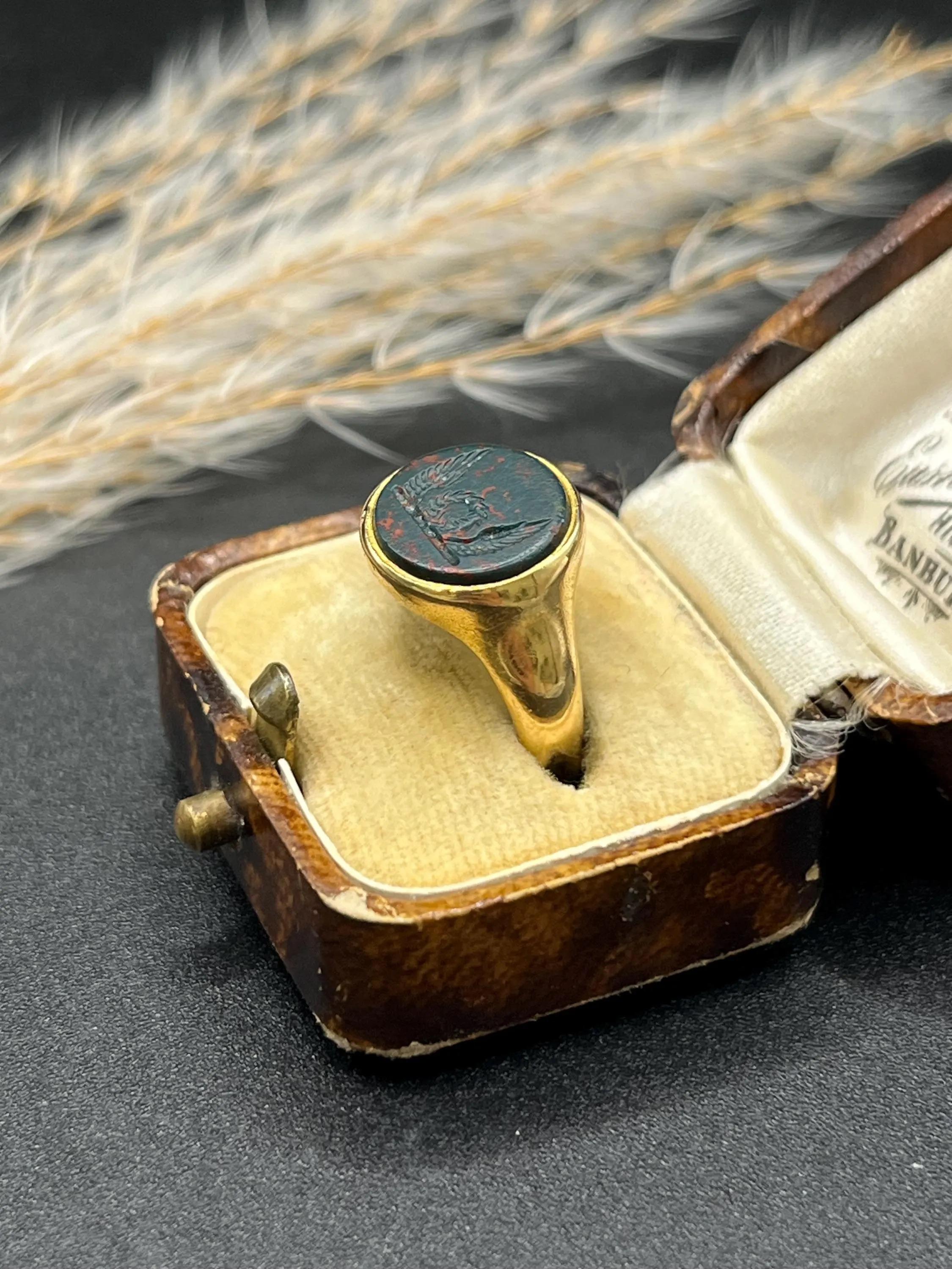 Anello Signet in oro 18 ct, pietra sanguigna rotonda incisa, con marchio Birmingham 1915 in vendita 5