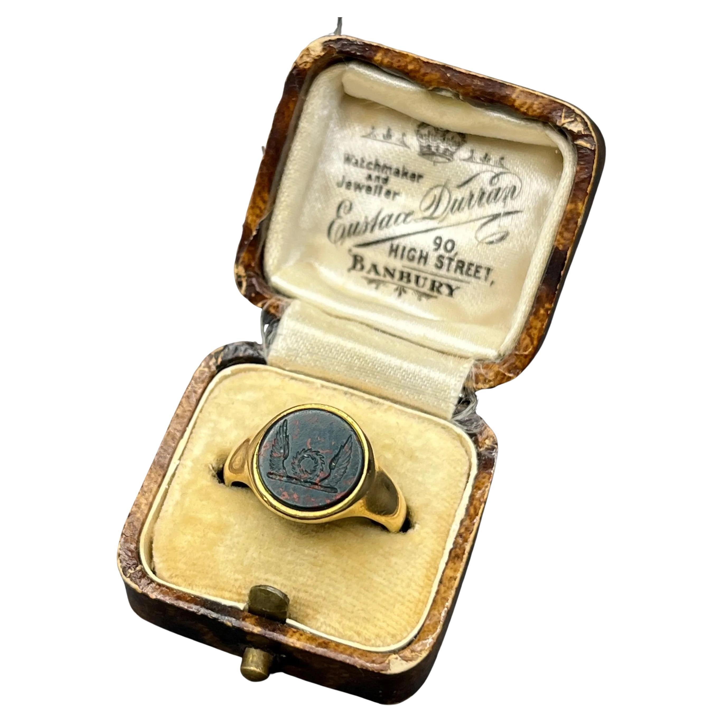 Anello Signet in oro 18 ct, pietra sanguigna rotonda incisa, con marchio Birmingham 1915 in vendita