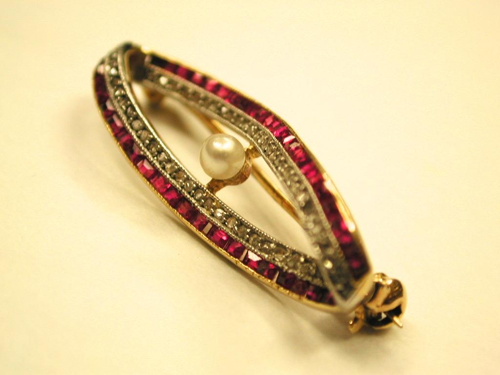 Old Mine Cut 18 Carat Gold Ruby and Diamond Brooch Set with Centre Pearl, Dated circa 1920 For Sale