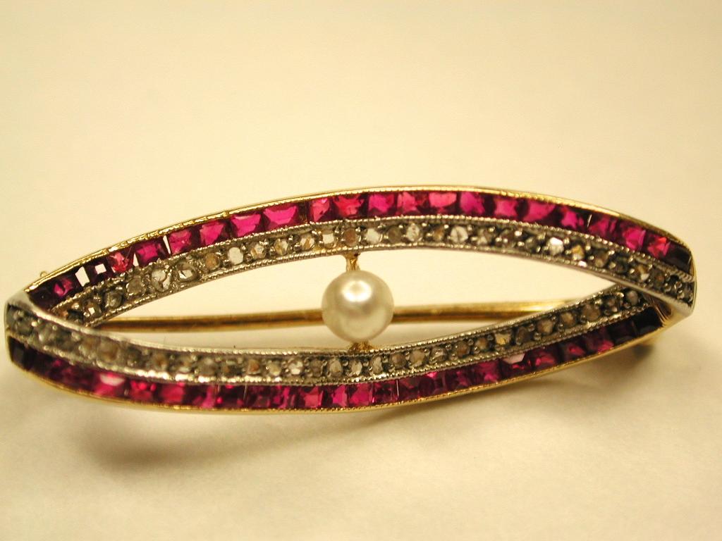 18 Carat Gold Ruby and Diamond Brooch Set with Centre Pearl, Dated circa 1920 For Sale 1