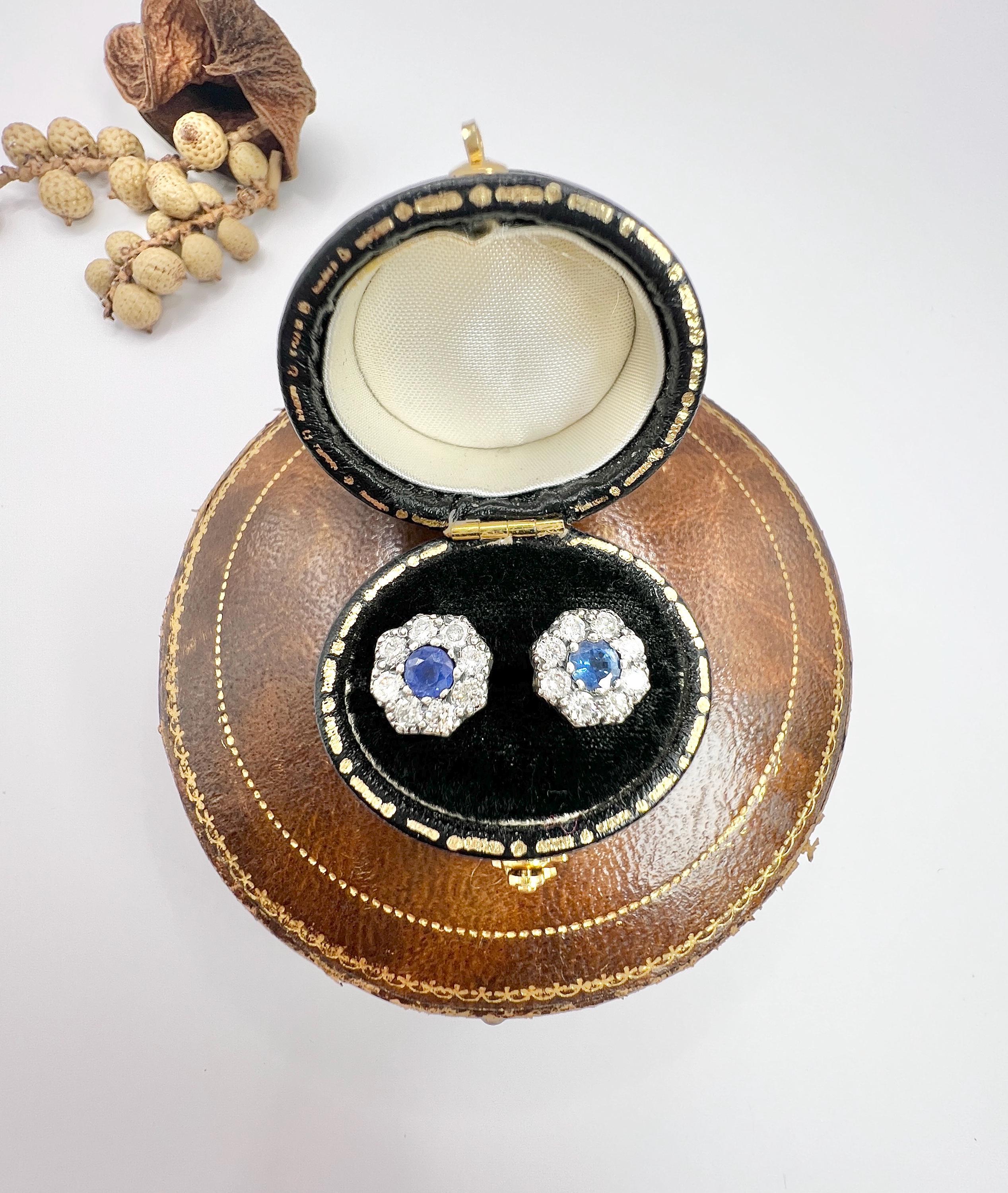 18ct Gold Sapphire & Diamond Daisy Cluster Stud Earrings In Good Condition In Brighton, GB