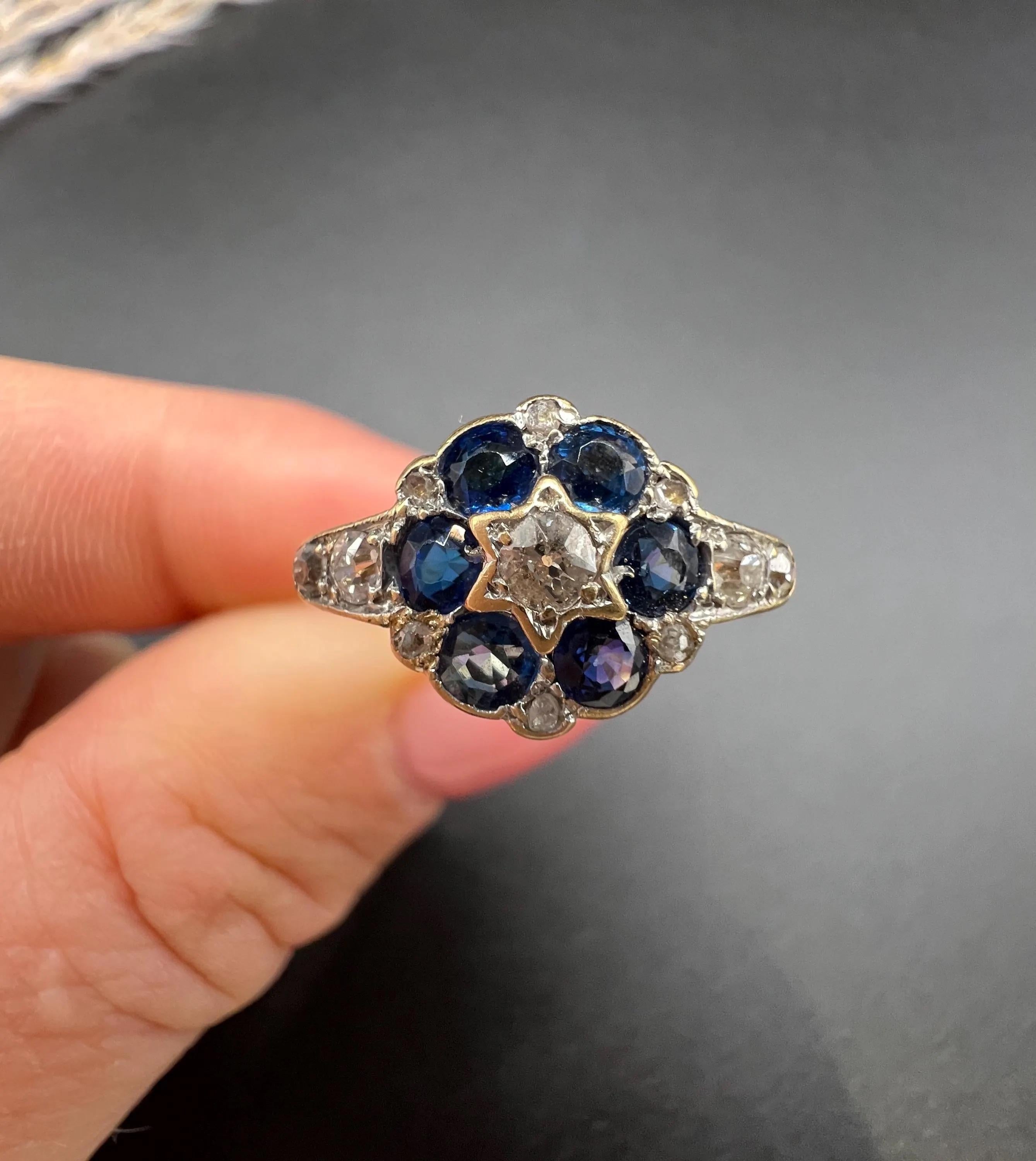 Anello in oro 18 ct, zaffiri e diamanti a forma di stella, con marchio Chester 1910 in vendita 5