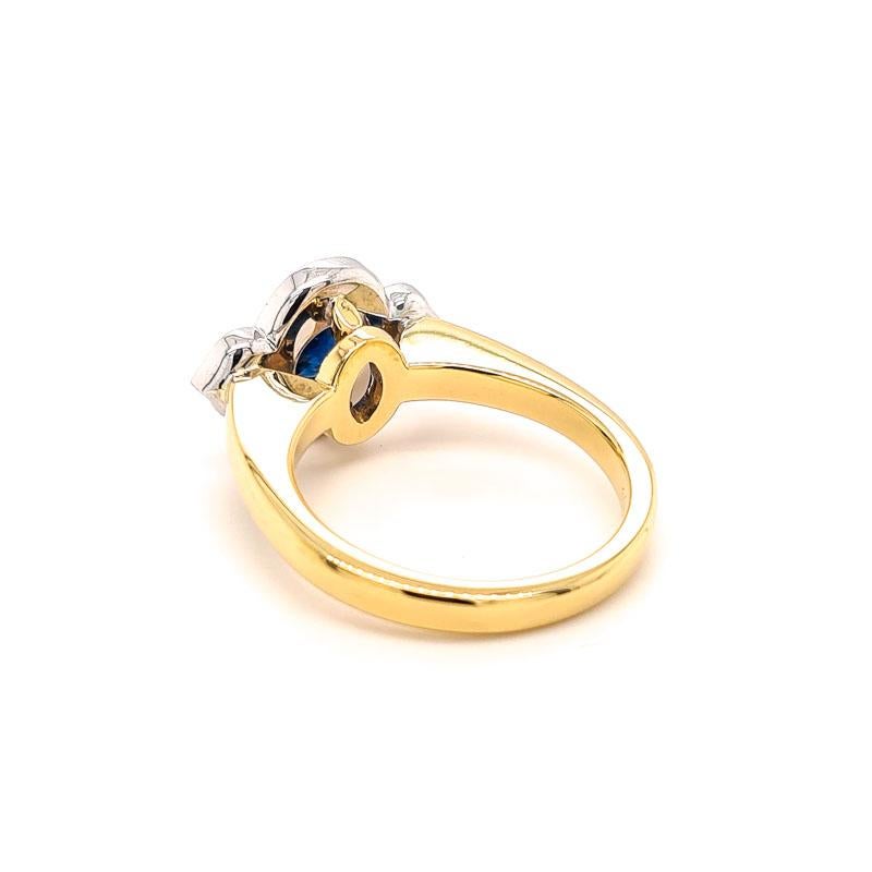 Round Cut 18ct Gold & Sapphire Ring 