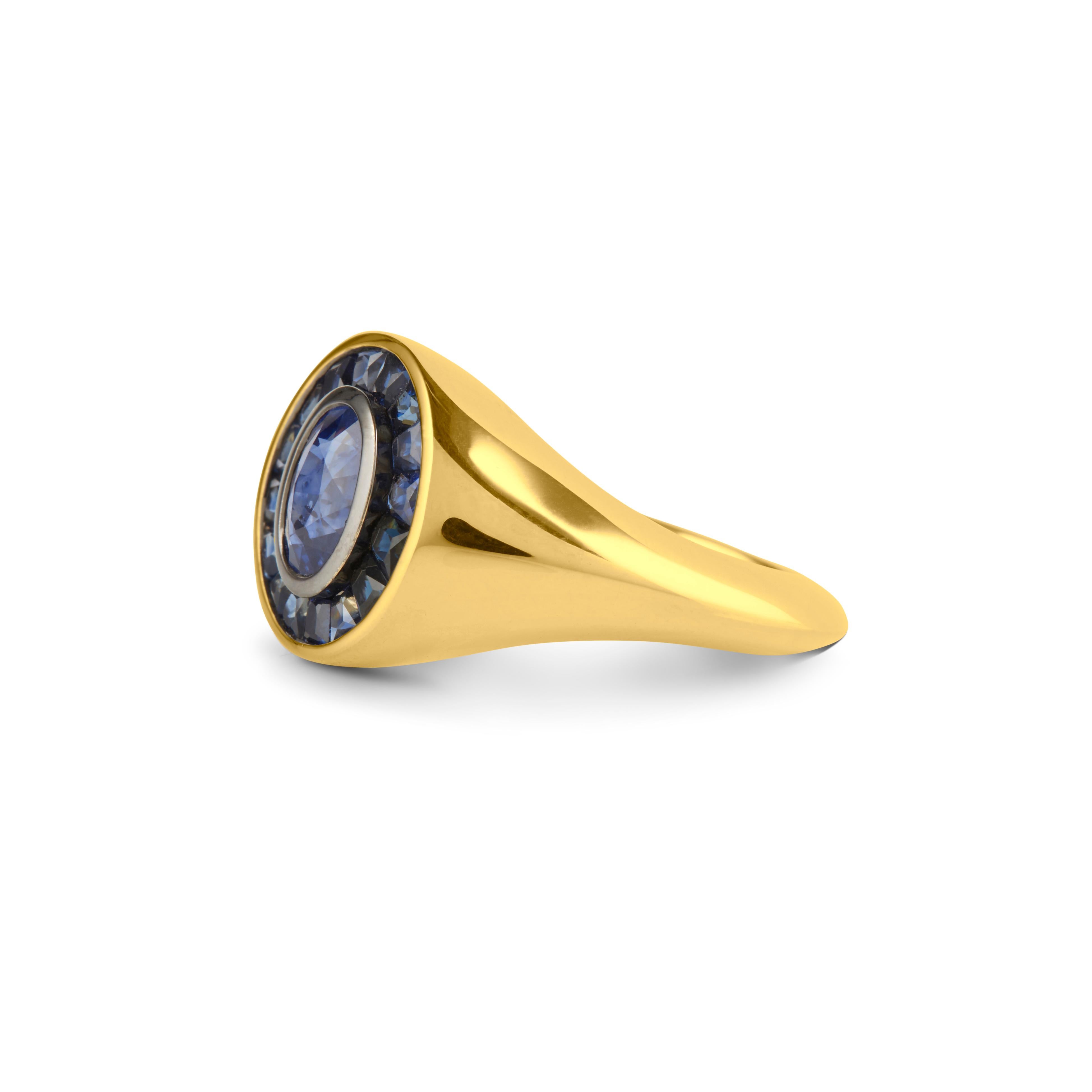 Oval Cut 18ct Gold & Sapphire Signet Ring For Sale