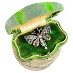 Broche papillon de style victorien français en or et argent 18 carats, avec rubis, saphir, diamant et perle