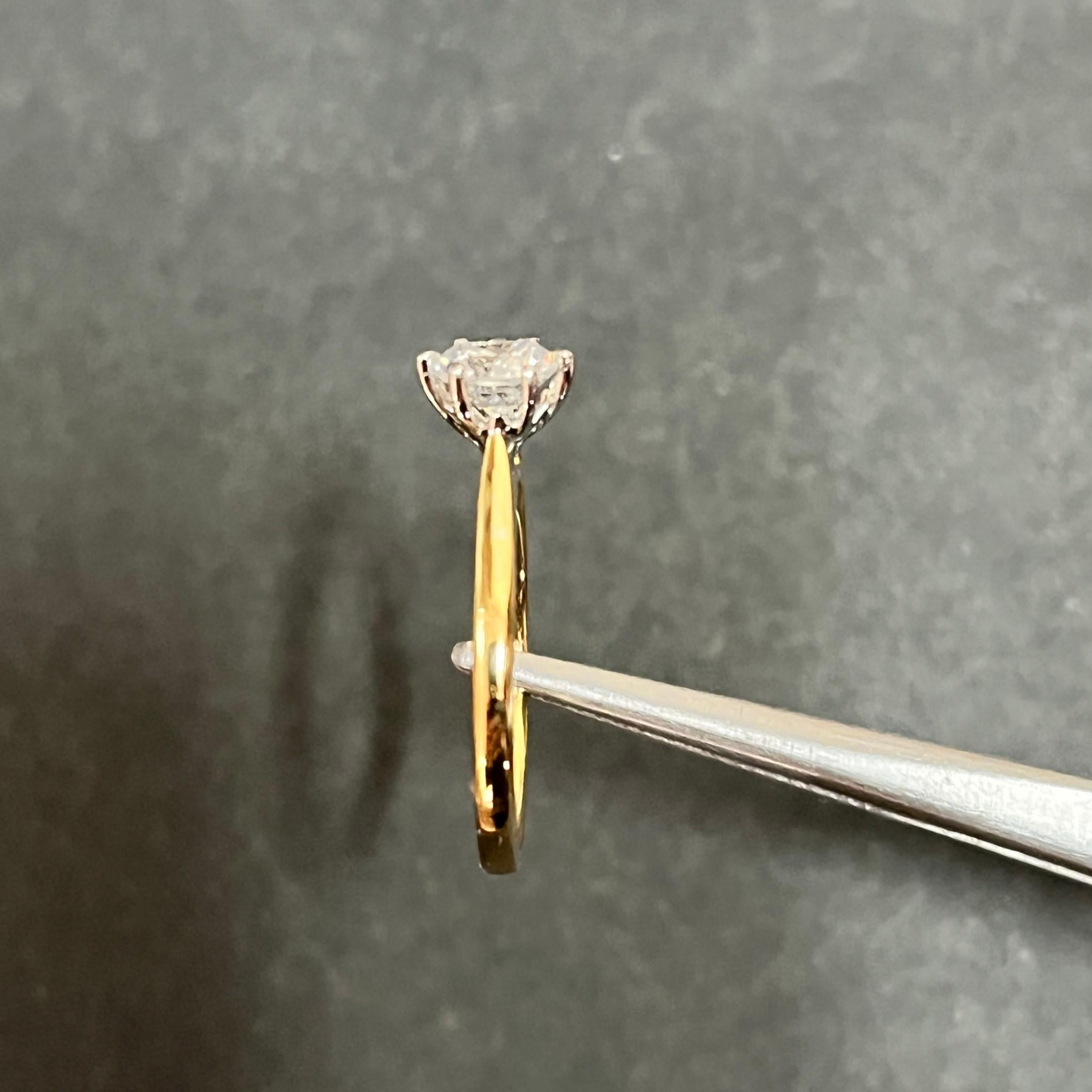 Women's 18ct Gold Solitaire Round Brilliant Cut Diamond Ring For Sale