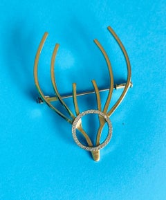 18ct Gold Stag's Head Broch, set with  39 x .11ct diamonds