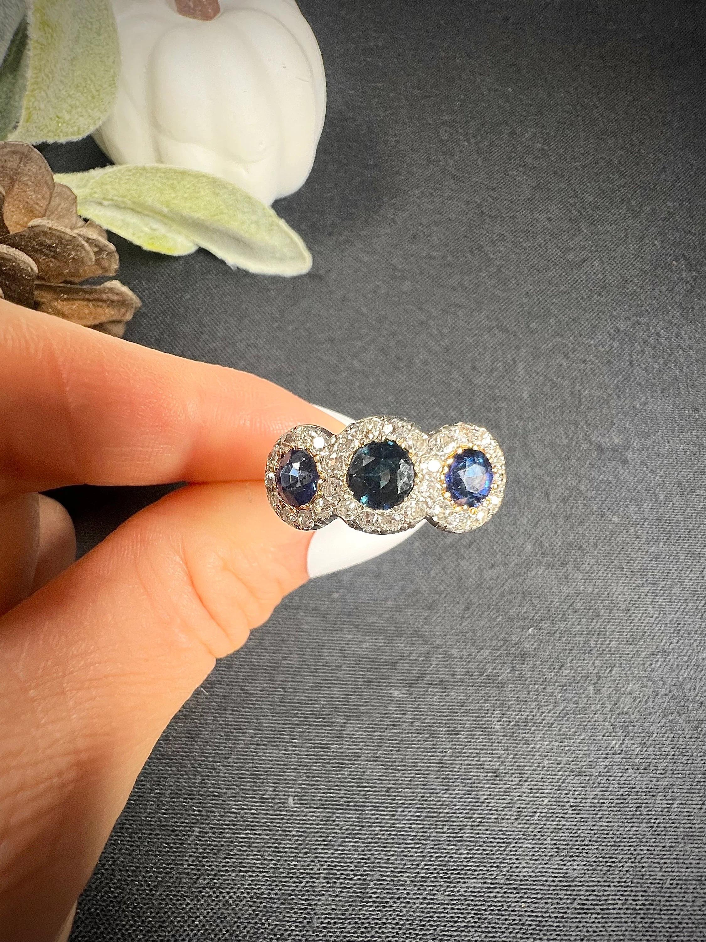 18ct Gold Stamped Victorian Three Stone Sapphire & Diamond Multi-Cluster Ring For Sale 1