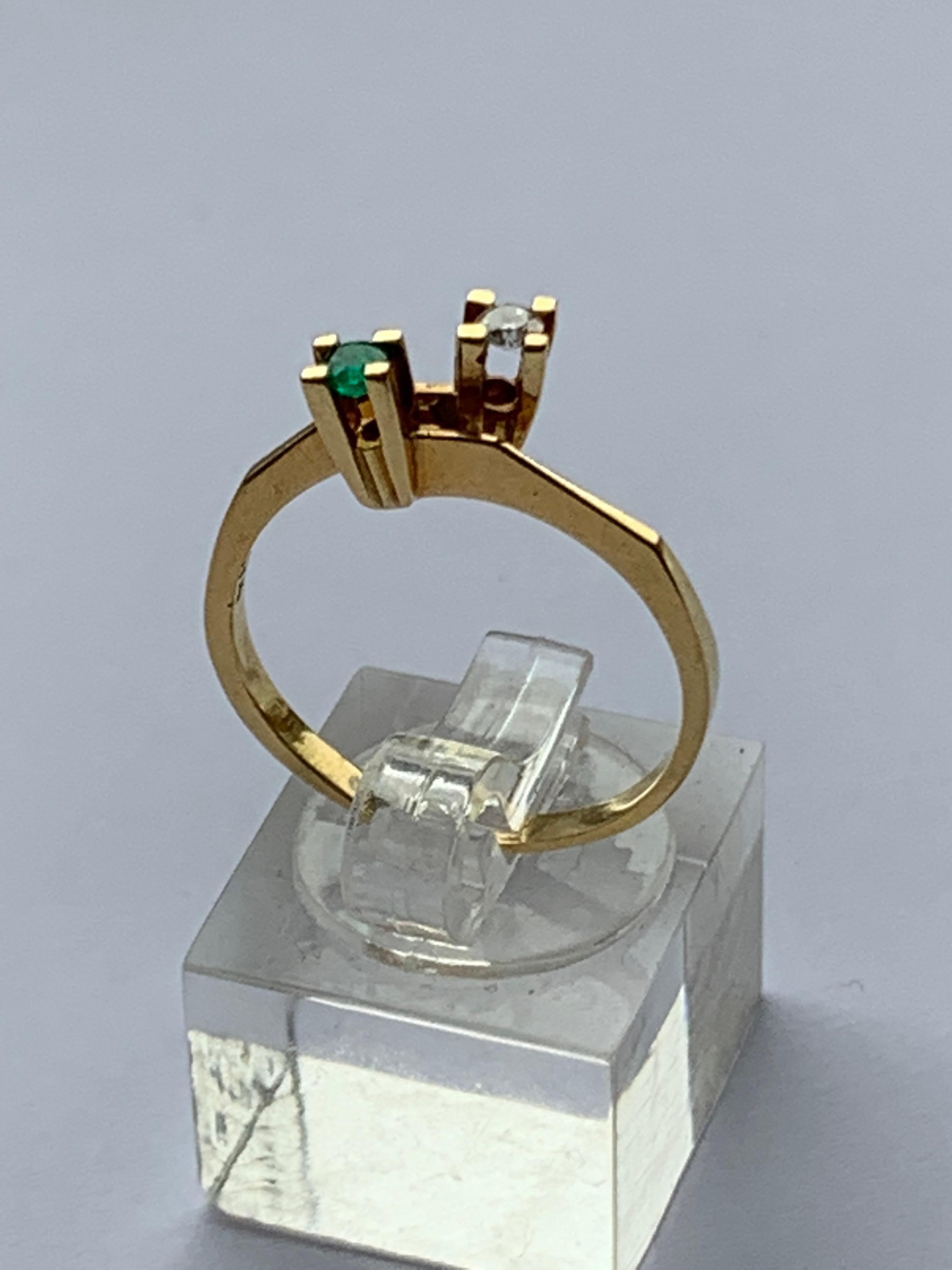 Bague en or 18ct avec émeraude et diamant  Bon état - En vente à London, GB