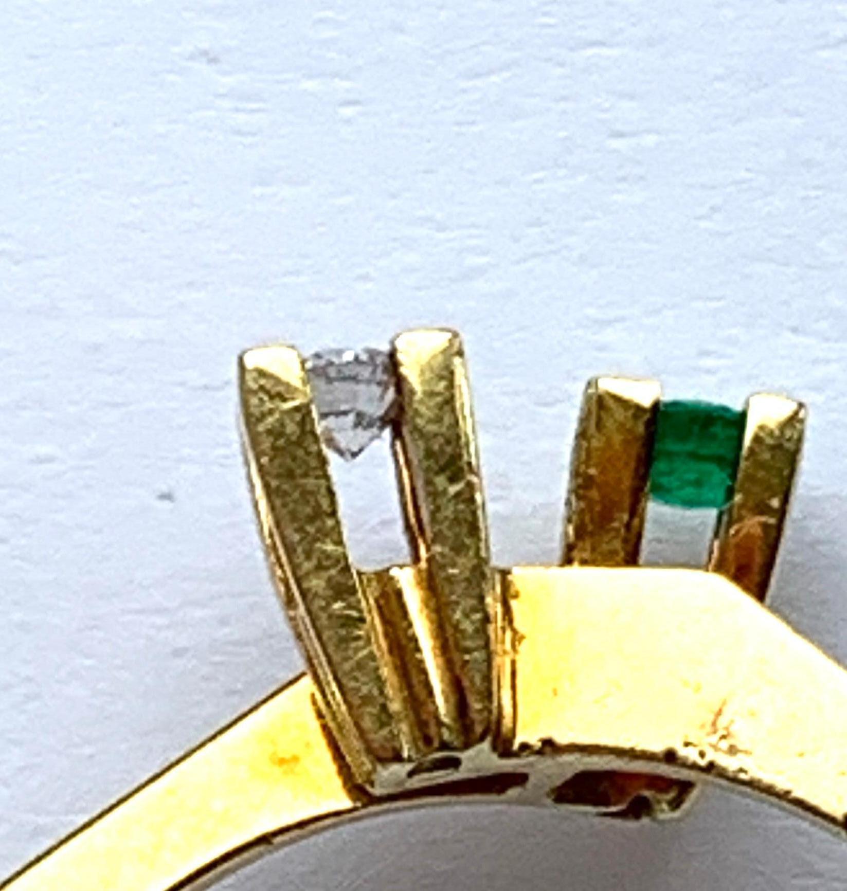 Women's 18ct Gold Emerald & Diamond Ring  For Sale