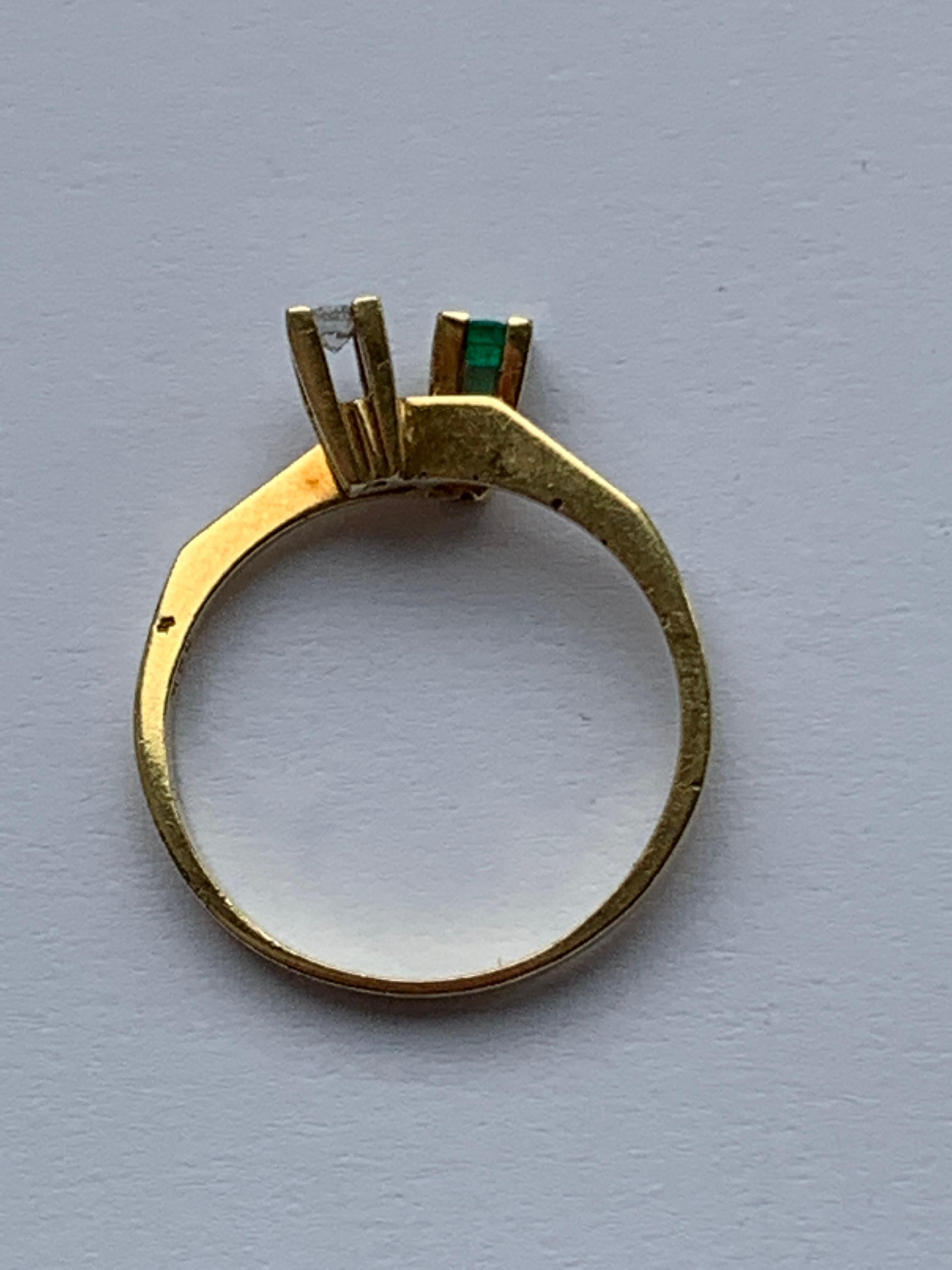 18ct Gold Emerald & Diamond Ring  For Sale 1