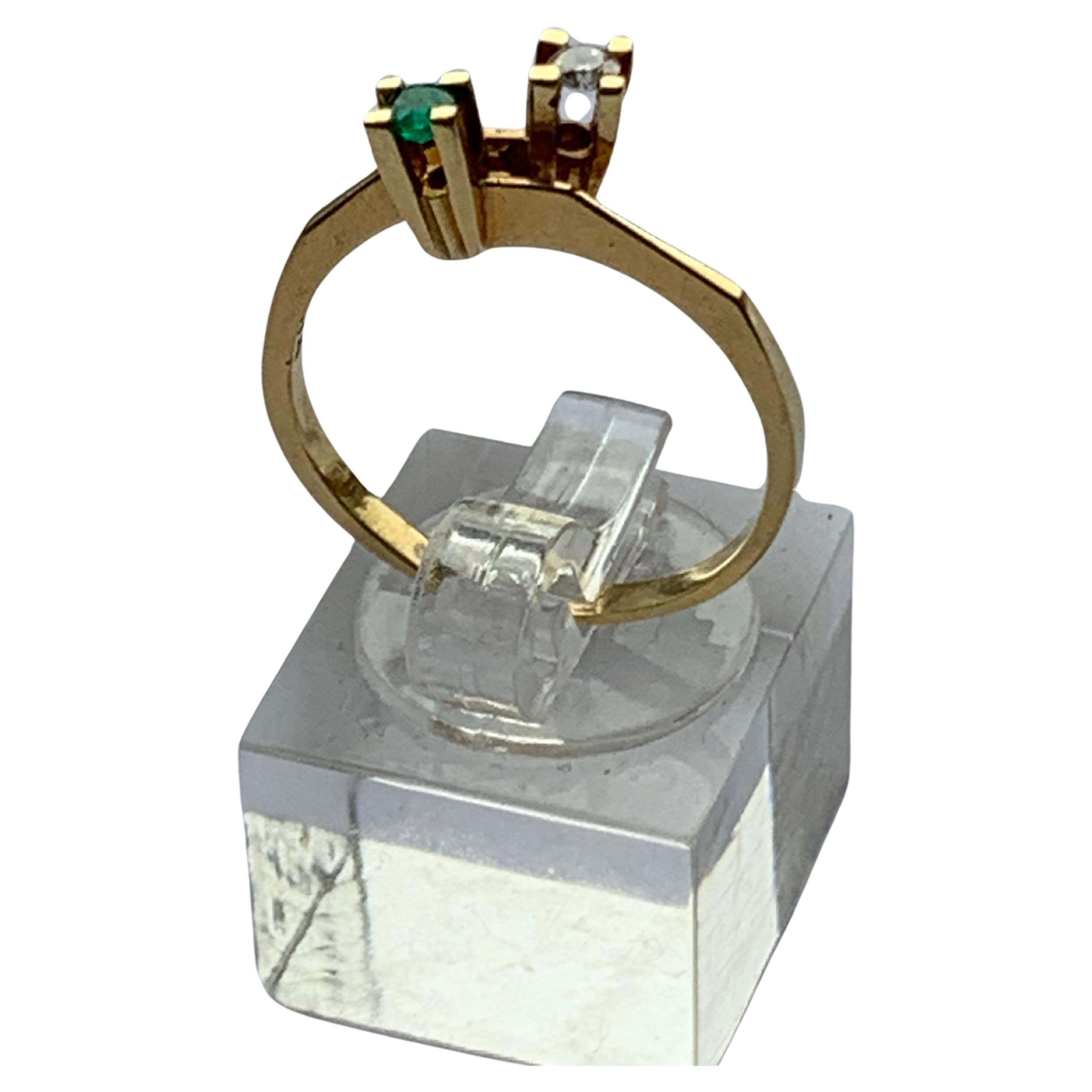 18ct Gold Emerald & Diamond Ring 