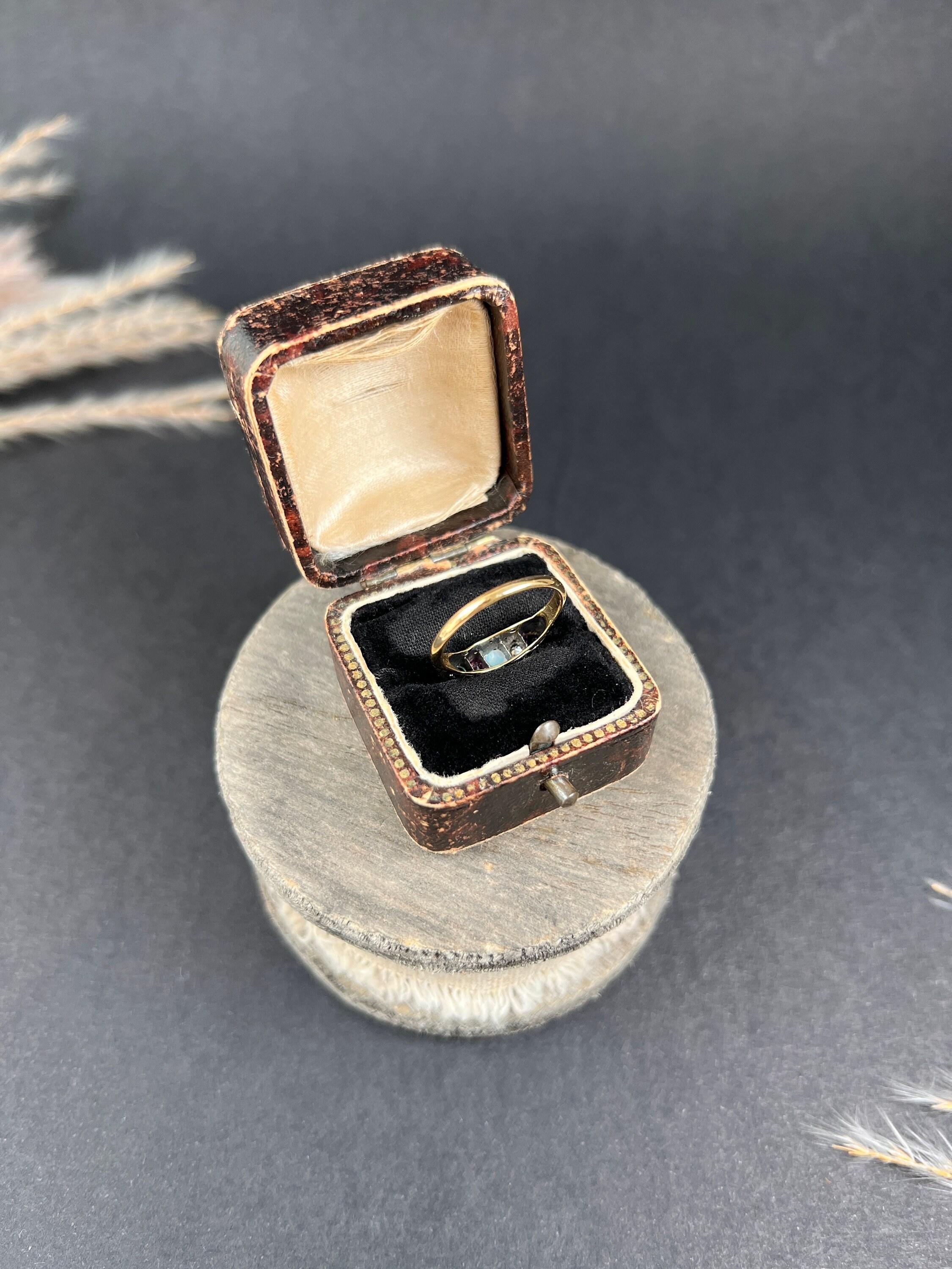 18ct Gold Victorian ADORE Amethyst, Diamond, Opal, Ruby & Emerald Acrostic Ring For Sale 2