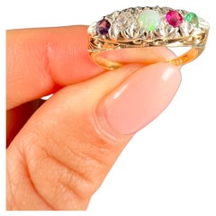 Anillo Acróstico Victoriano ADORE de Oro 18ct Amatista, Diamante, Ópalo, Rubí y Esmeralda