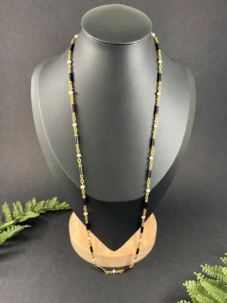 Collana a catena lunga in oro 18ct, smalto nero vittoriano e perle con chiusura a girello in vendita 3