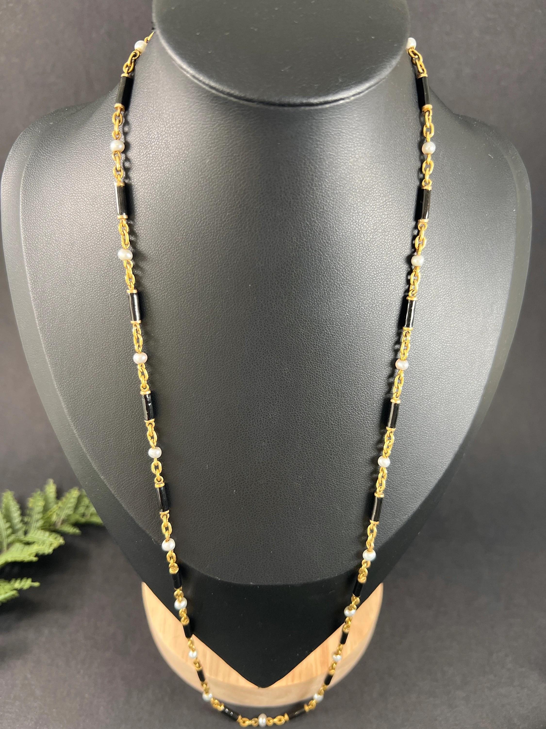 Collana a catena lunga in oro 18ct, smalto nero vittoriano e perle con chiusura a girello in vendita 4