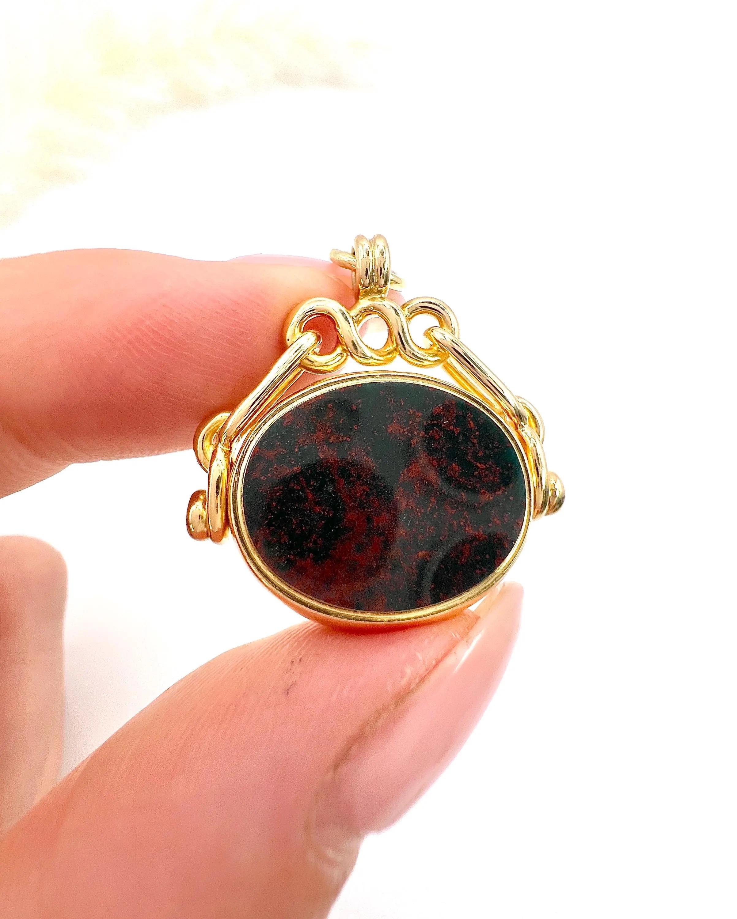Oro 18 ct, pietra sanguigna vittoriana e grifone in corniola con marchio 1887 In condizioni buone in vendita a Brighton, GB