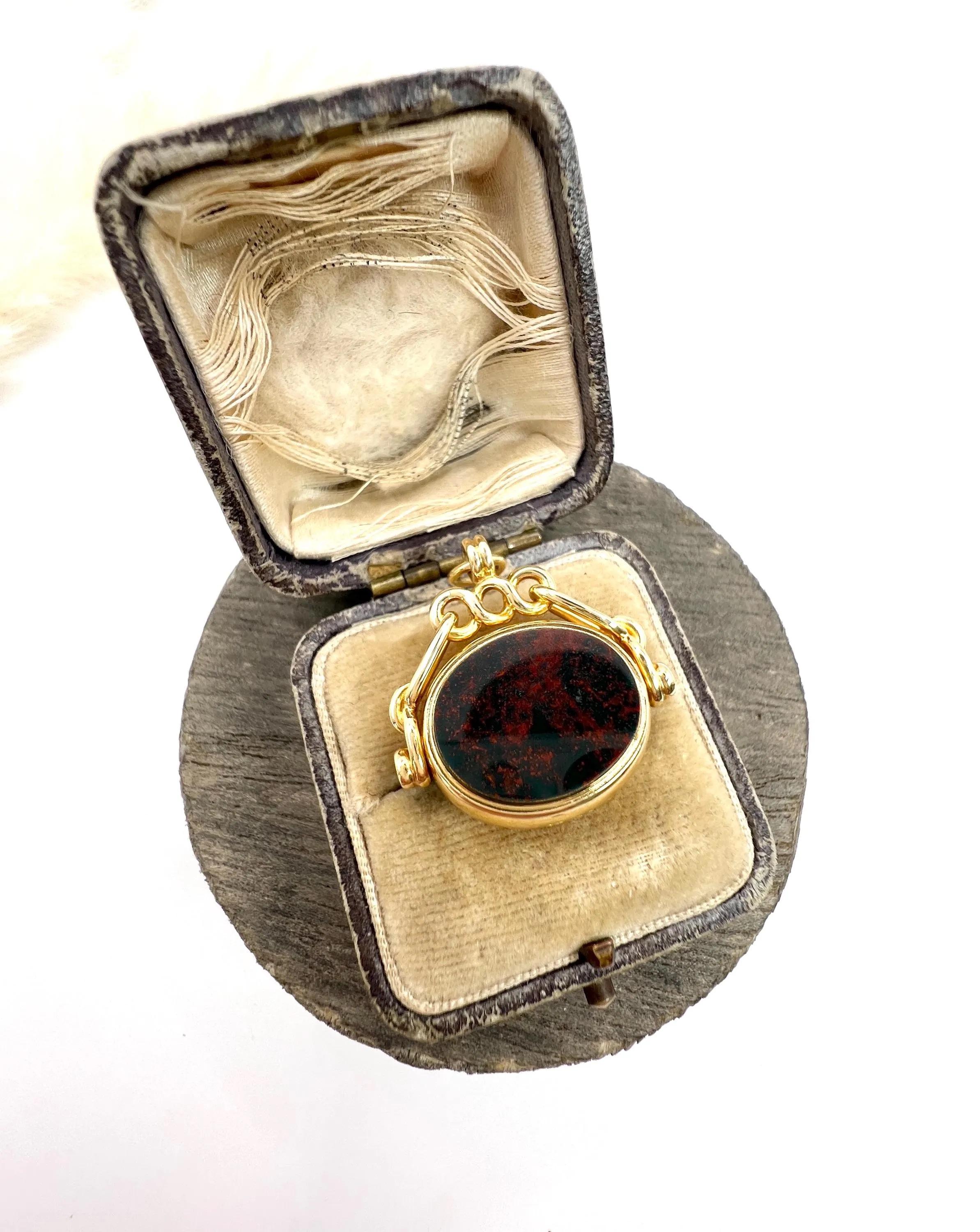 da uomo o donna Oro 18 ct, pietra sanguigna vittoriana e grifone in corniola con marchio 1887 in vendita