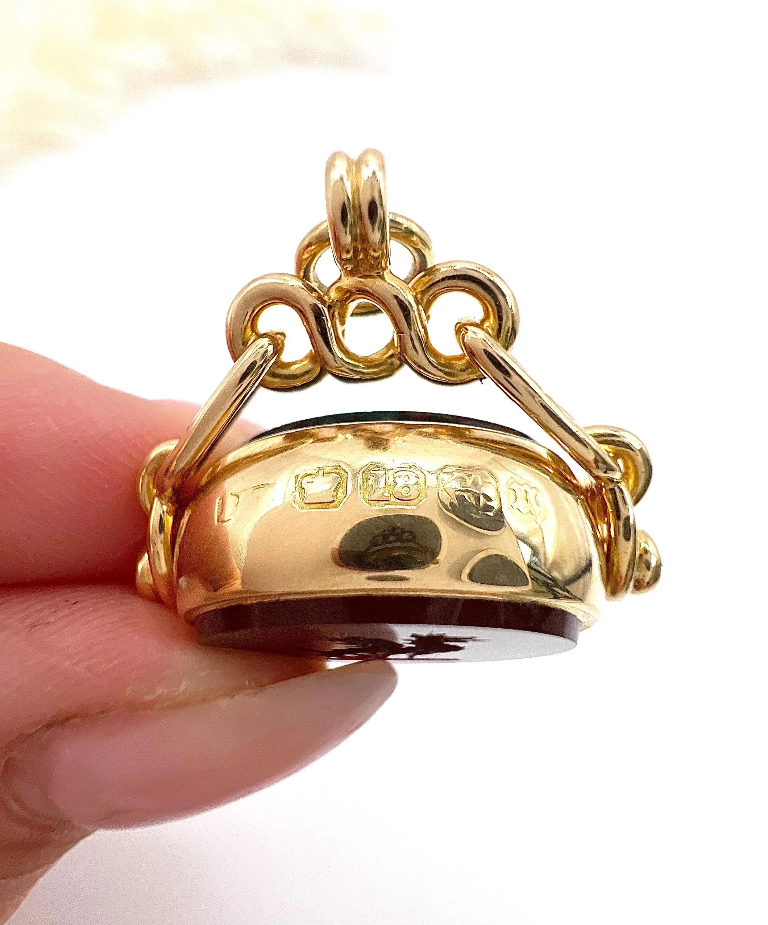 Oro 18 ct, pietra sanguigna vittoriana e grifone in corniola con marchio 1887 in vendita 2