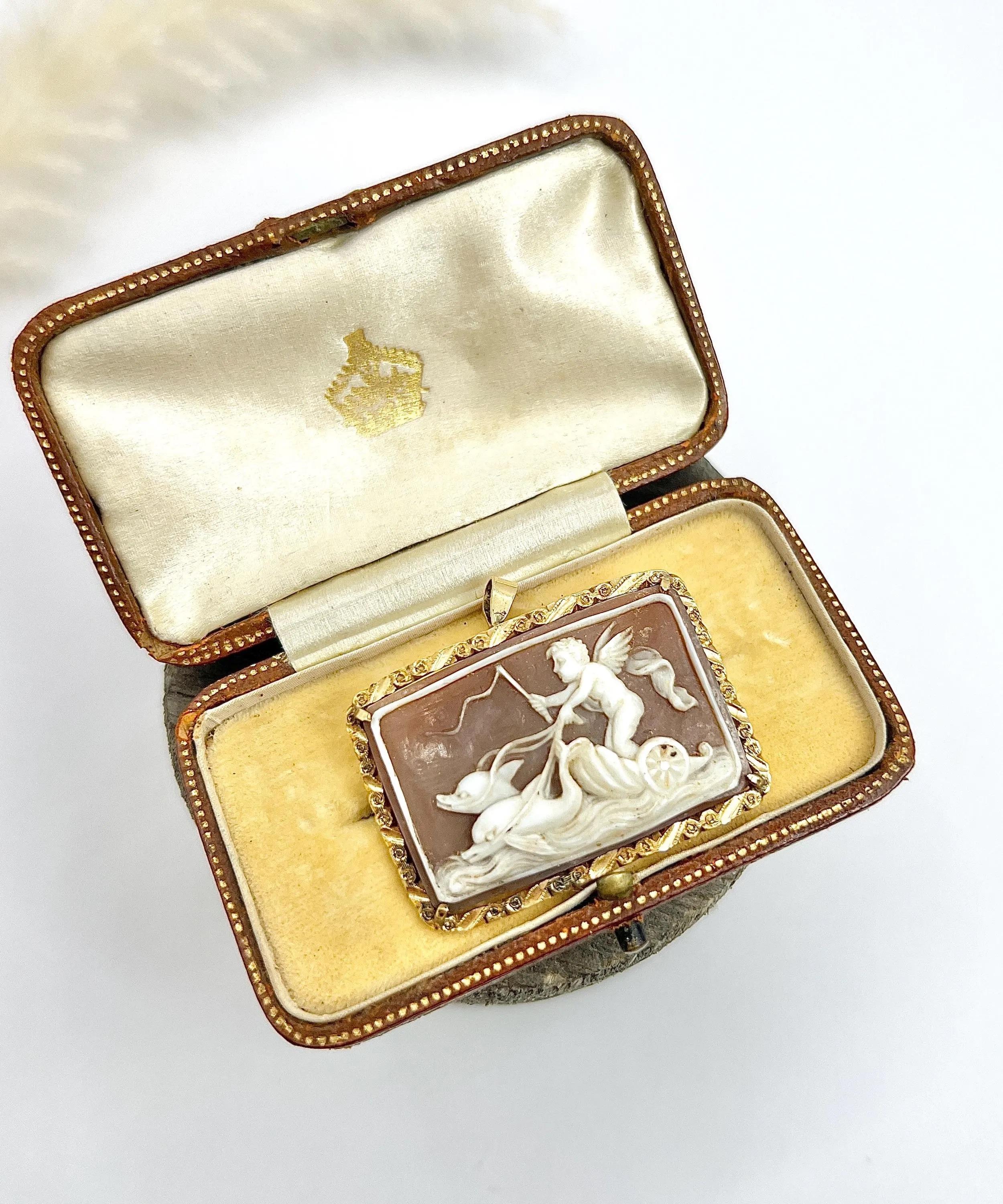 18 Karat Gold viktorianischer Kamee-Anhänger/Brosche, Cherub, Eros und Delphin Chariot Muschel im Angebot 6