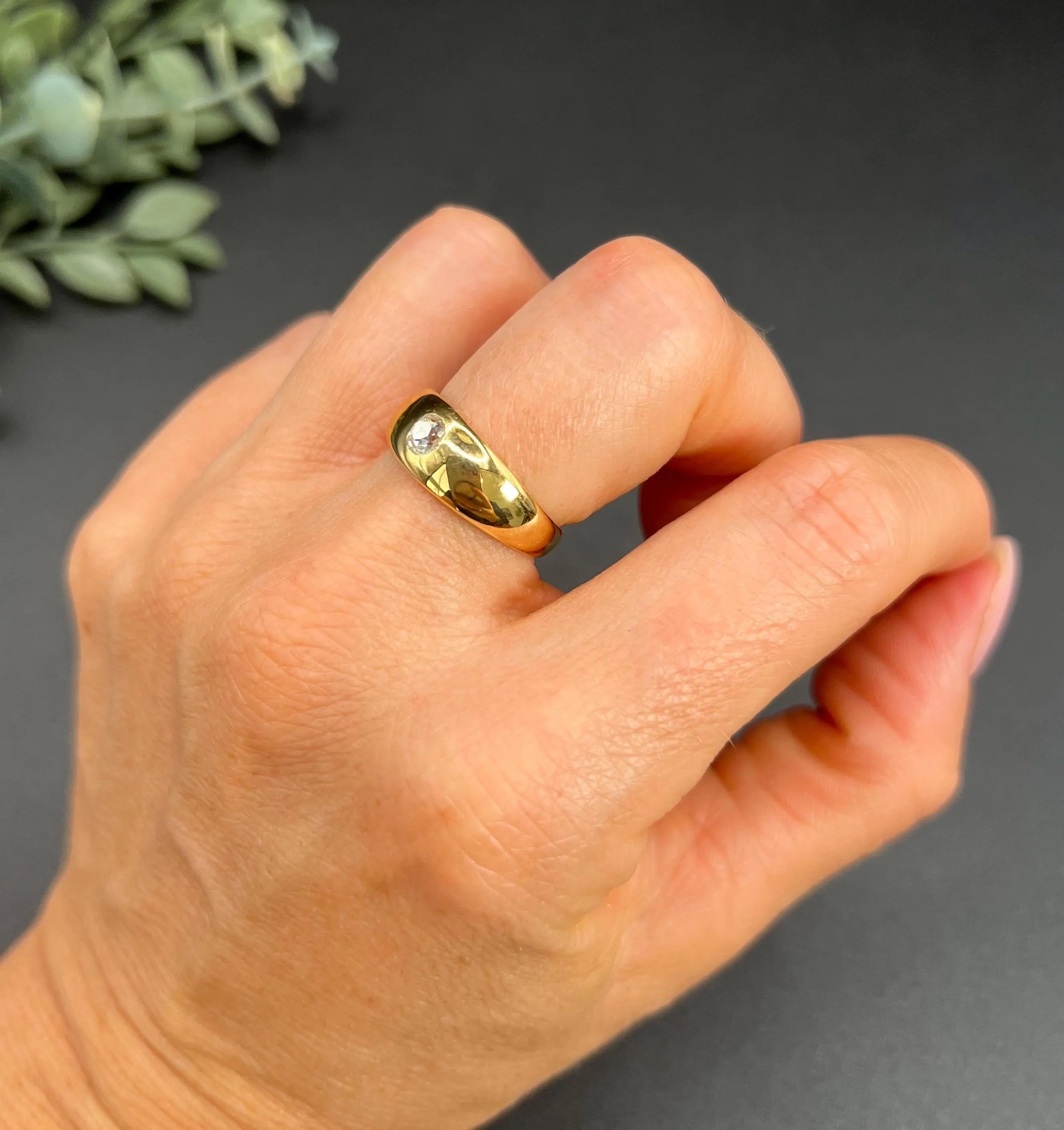 18ct Gold, Victorian Diamond Single Stone Band Ring, Hallmarked Birmingham 1879 In Good Condition For Sale In Brighton, GB