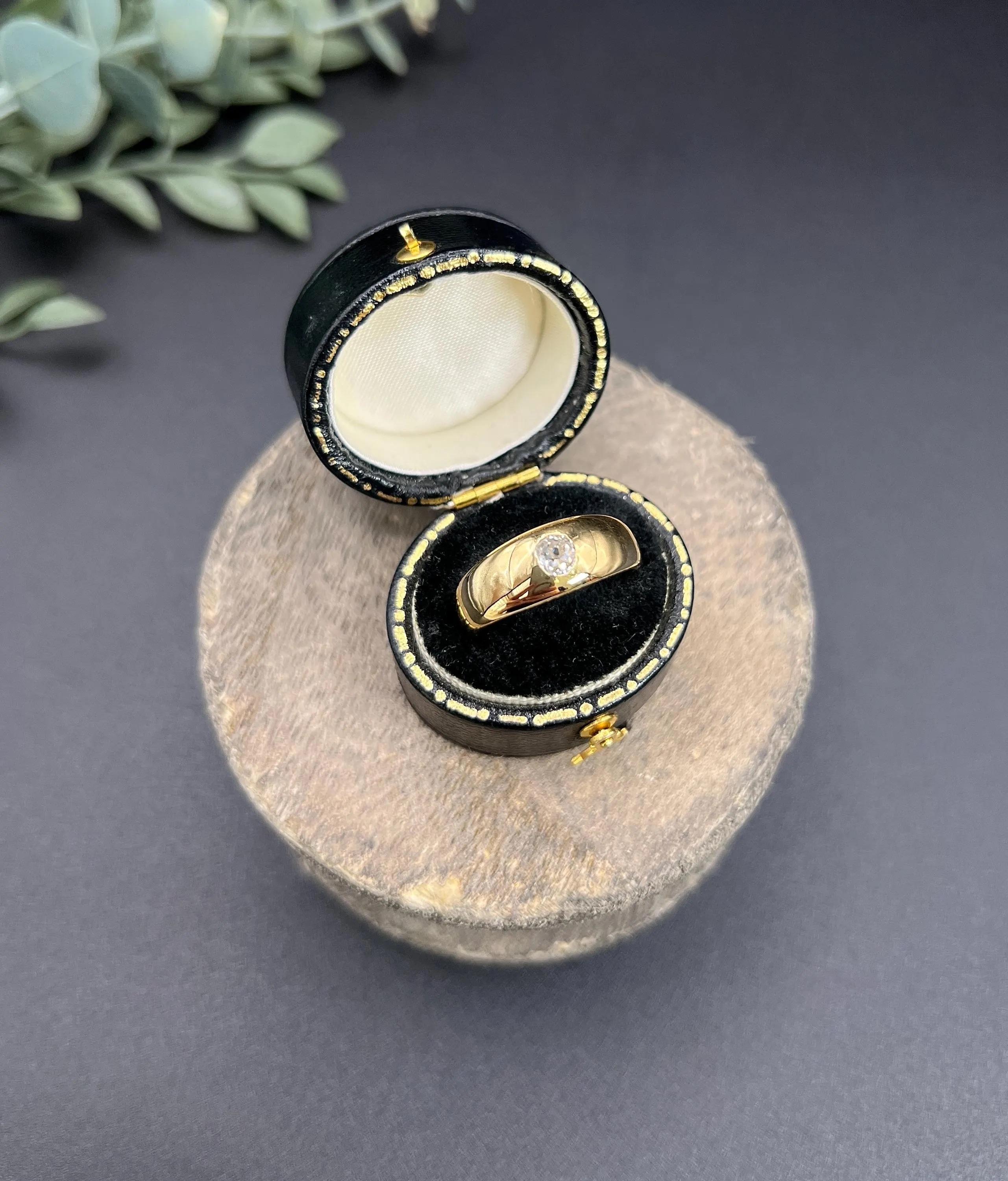 18ct Gold, Victorian Diamond Single Stone Band Ring, Hallmarked Birmingham 1879 For Sale 4