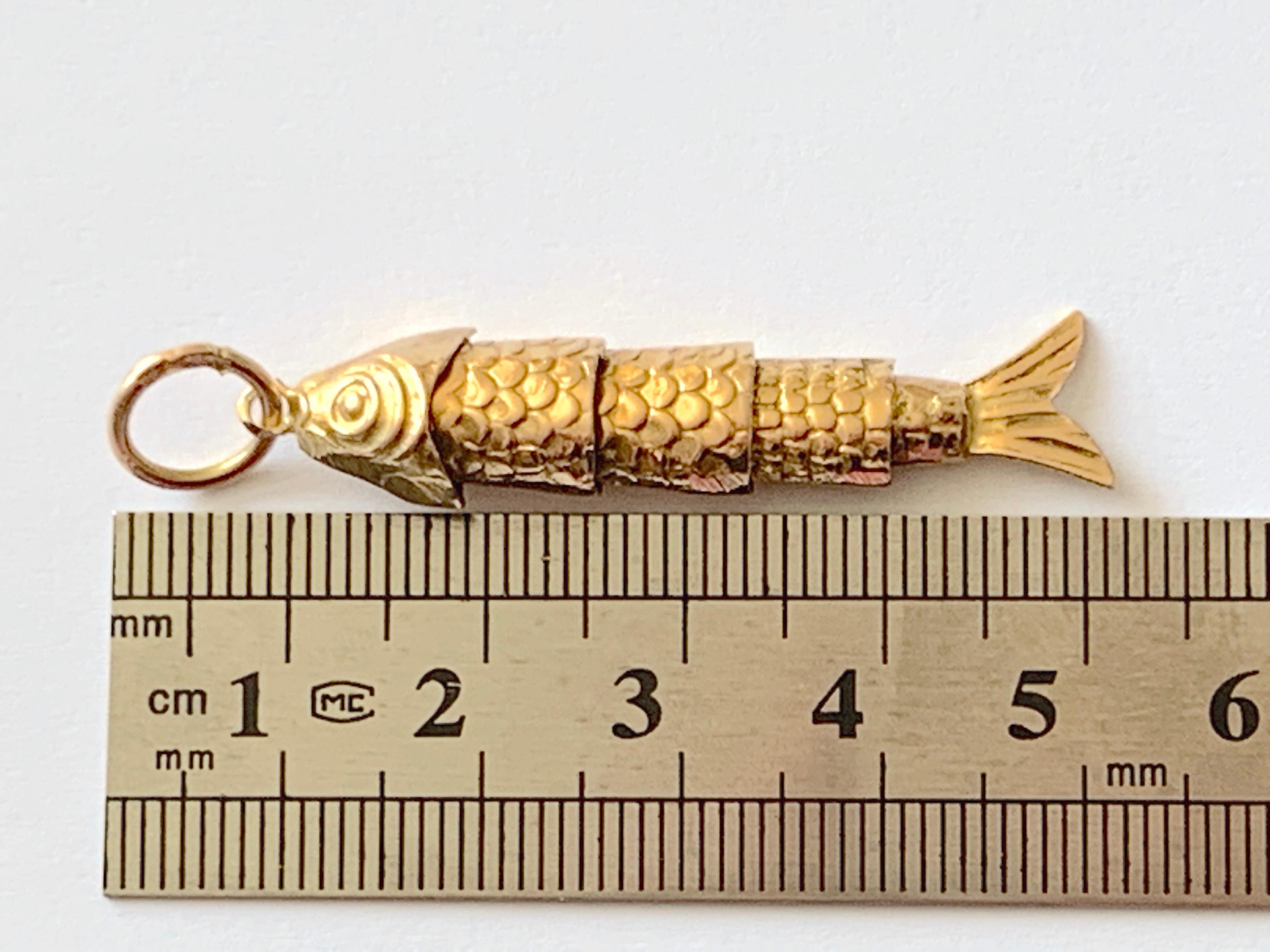 18ct Gold Vintage Egyptian Articulated Fish Pendant 1