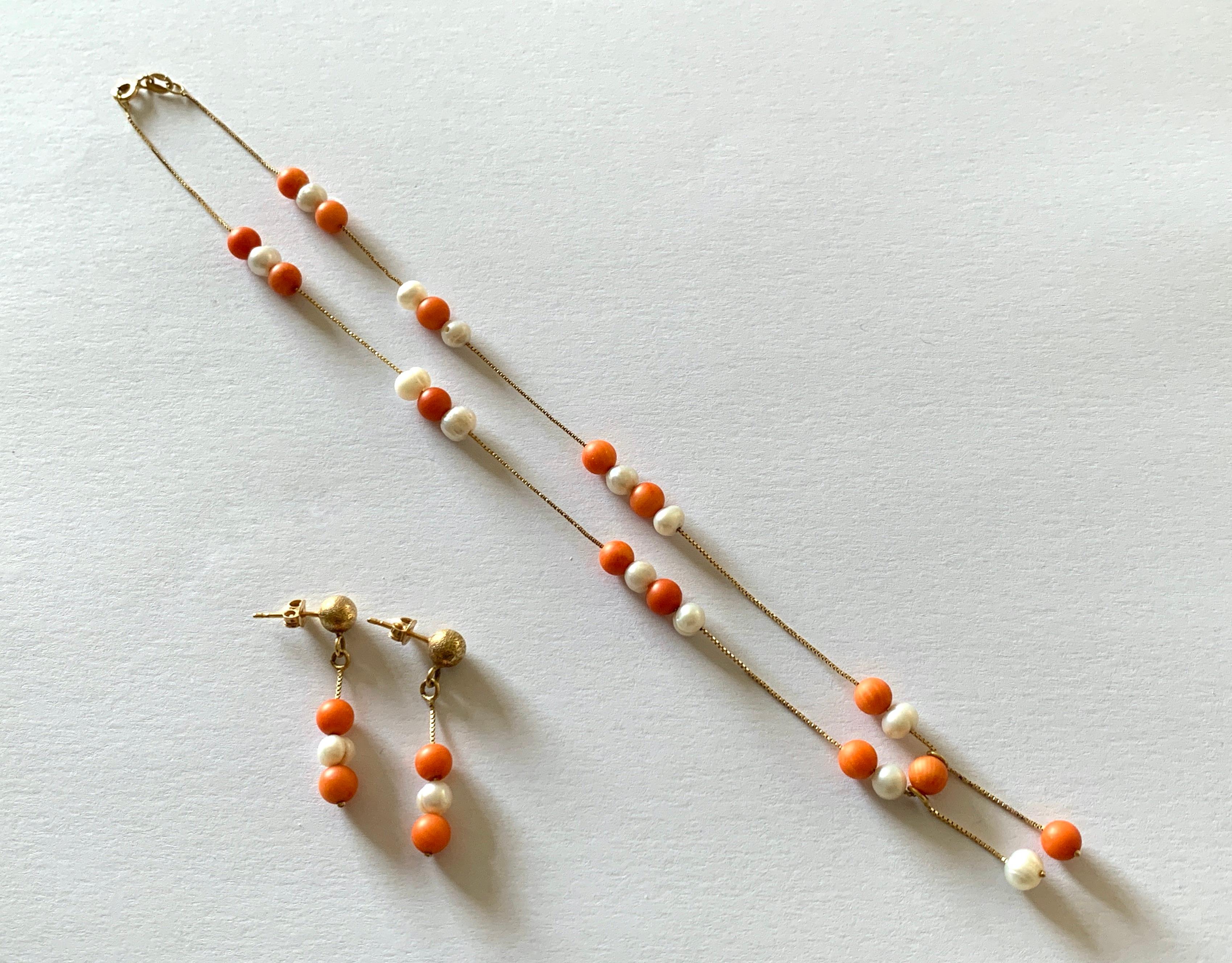 18ct 750 Gold Beaded Choker Necklace & Matching earrings 
Comprises of Natural Coral & Naturally Cultivated Potato Pearl Beads

Each bead is approx. 5mm Diameter

Weight of the necklace is 8.68 grams
Length of necklace is 15