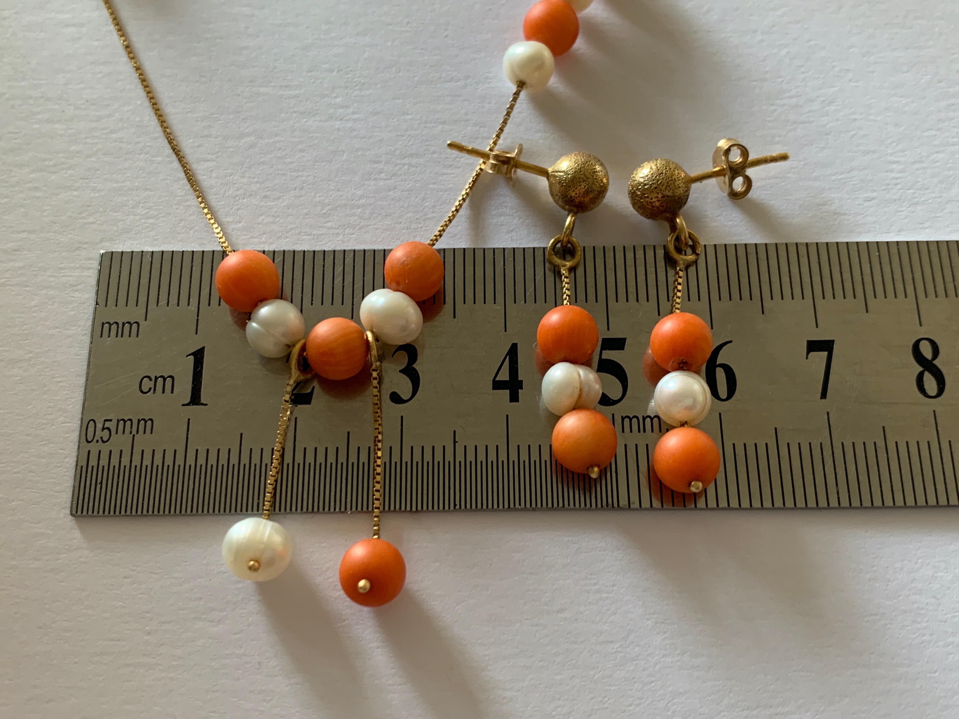 18ct Gold Vintage Italian Pearl & Coral bead necklace In Fair Condition For Sale In London, GB