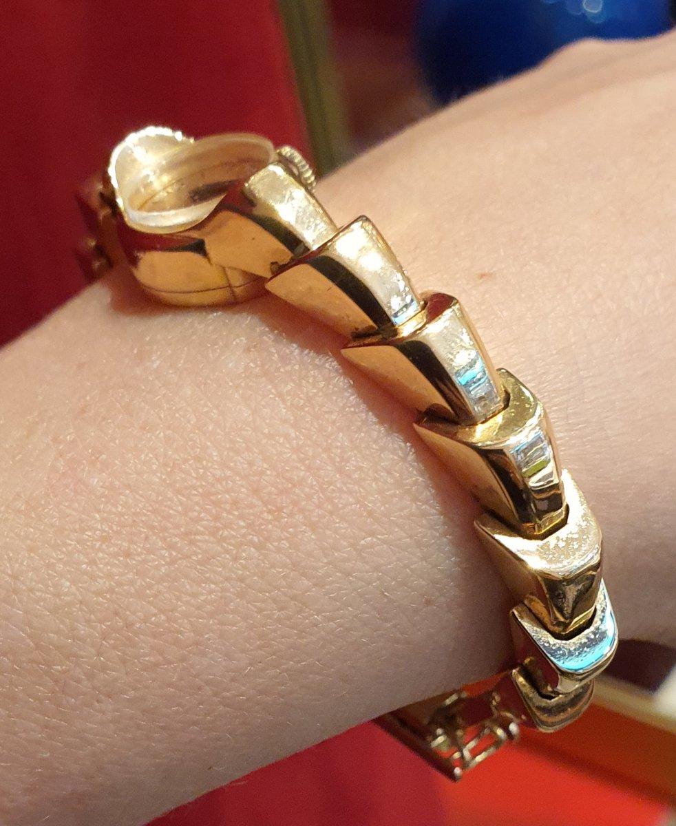 Egine brand 
French work
18 carat gold watch
In good condition, very pretty bracelet typical of the 1950s
To be reassembled manually every day.
Total weight: 30.27gr
Period 1950/1960
Clasp to close two possible sizes
length: 15cm
diameter: