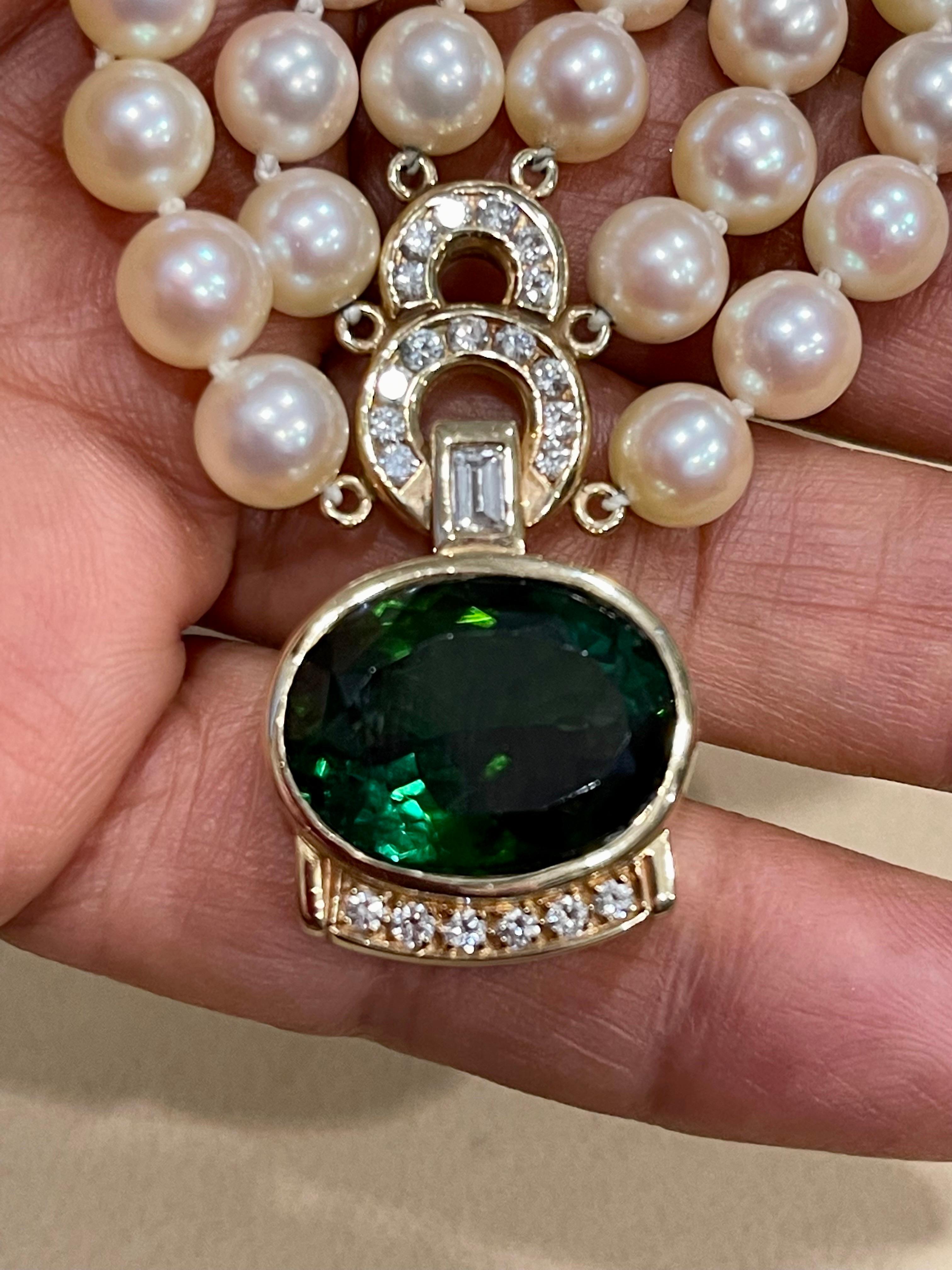 18Ct Green Tourmaline & 2.5Ct Diamond Necklace 14 KY Gold & Triple Pearl Layers In Excellent Condition For Sale In New York, NY