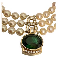 Collana con tormalina verde da 18 carati e diamanti da 2,5 carati in oro 14 carati e tripli strati di perle