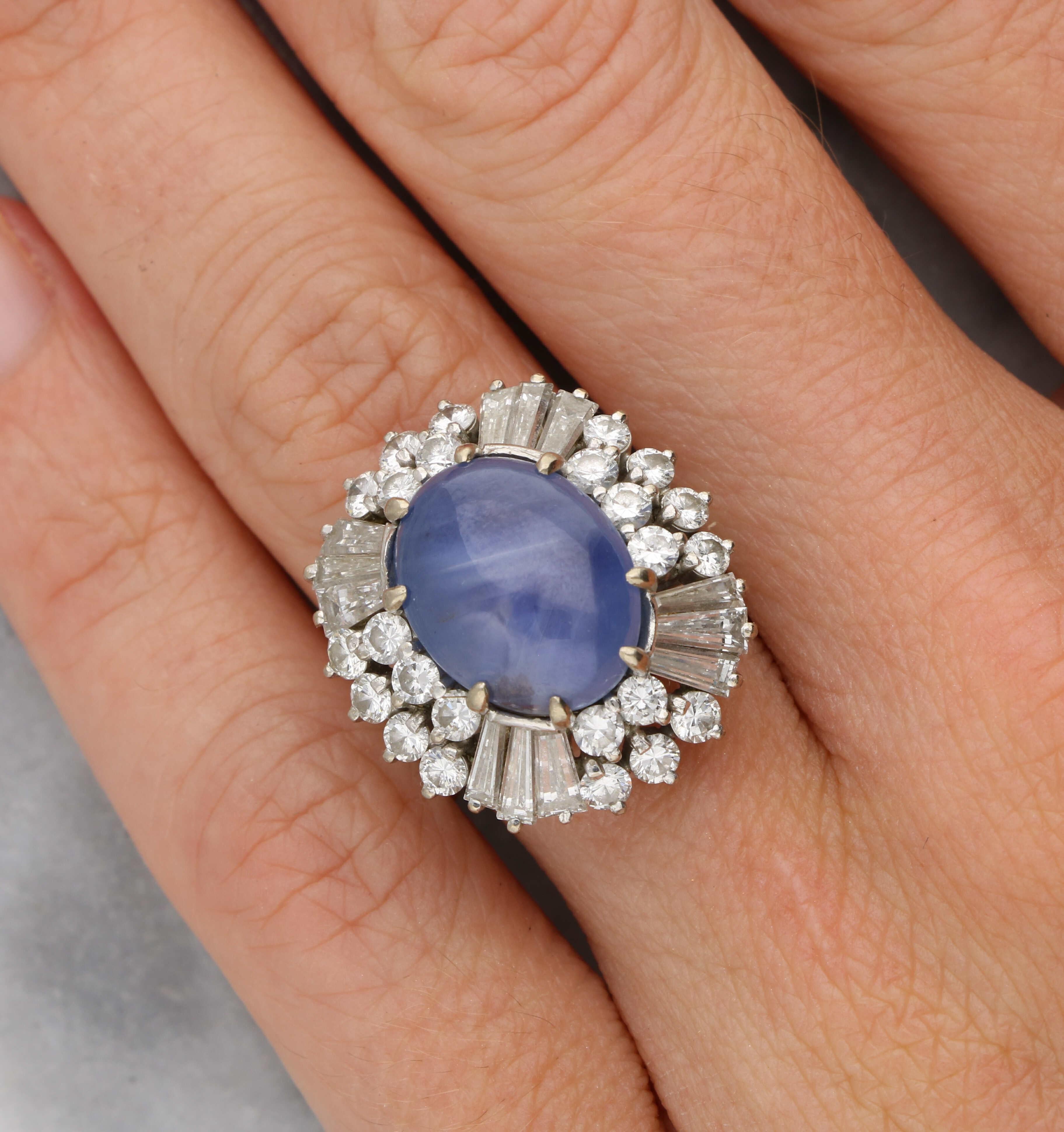 18ct natural star sapphire and diamond cluster ring In Excellent Condition For Sale In London, GB