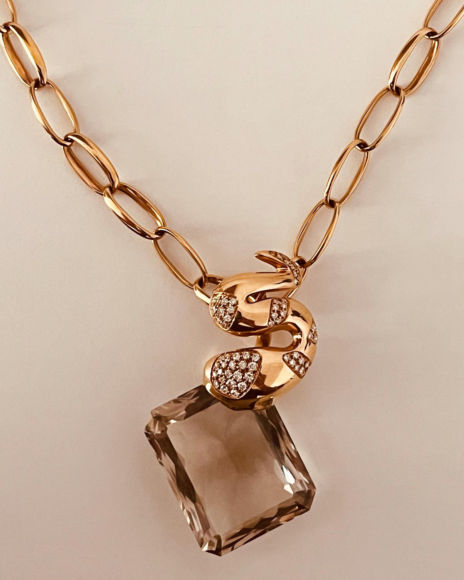 18 carat pink gold long chain. The oval open links suspending a diamond set snake to a rectangular quartz. Total weight: 81.9 grames. Length of chain 75cm. Pendant dimensions: 6cmX4cm. Diamond weight: approx. 1.8 carat.
Hallmarks: signed Gavello 750