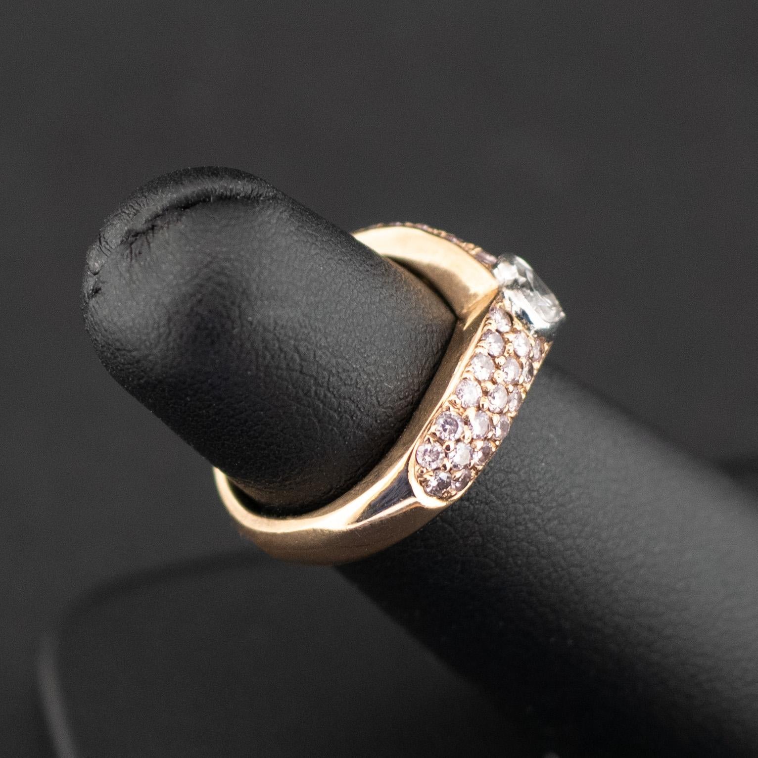 Condition: Pre-owned with mild/light scratches
Material: 18ct Rose Gold 
Main Stone: 0.25ct Heart-shaped Diamond
Main Diamond Clarity: VS-Si1
Main Diamond Colour: H-I
Secondary Diamonds: Pave set SI-I1 pink tinted diamonds
Item Weight: 5.6g
Size: I
