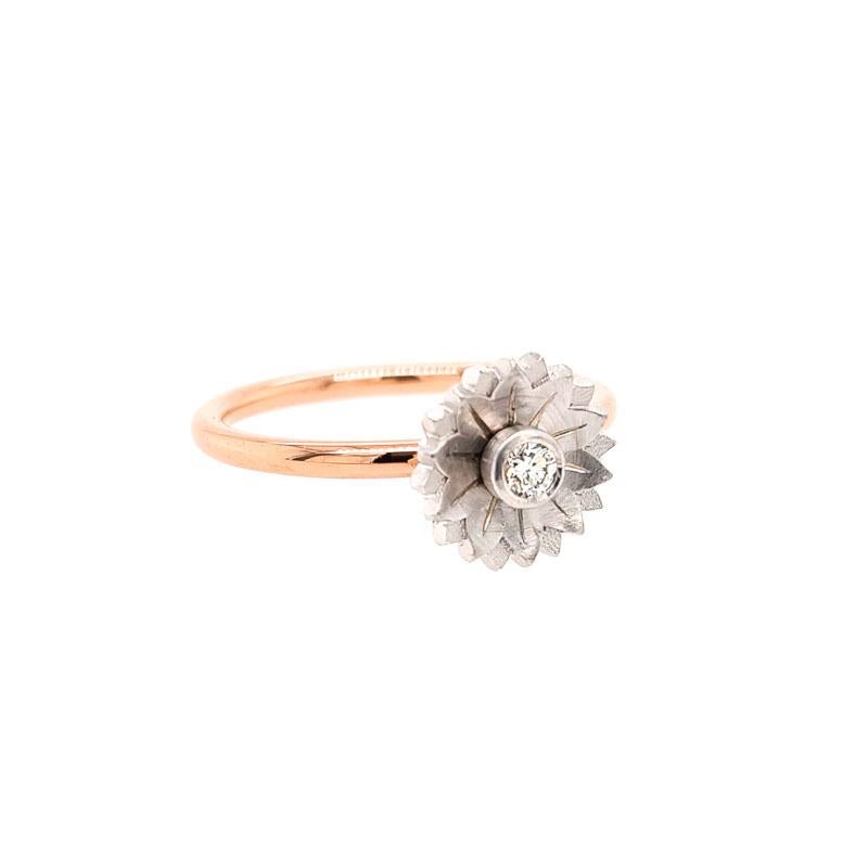 En vente :  Bague fleur « Fleur » en or rose 18 carats et diamants 3